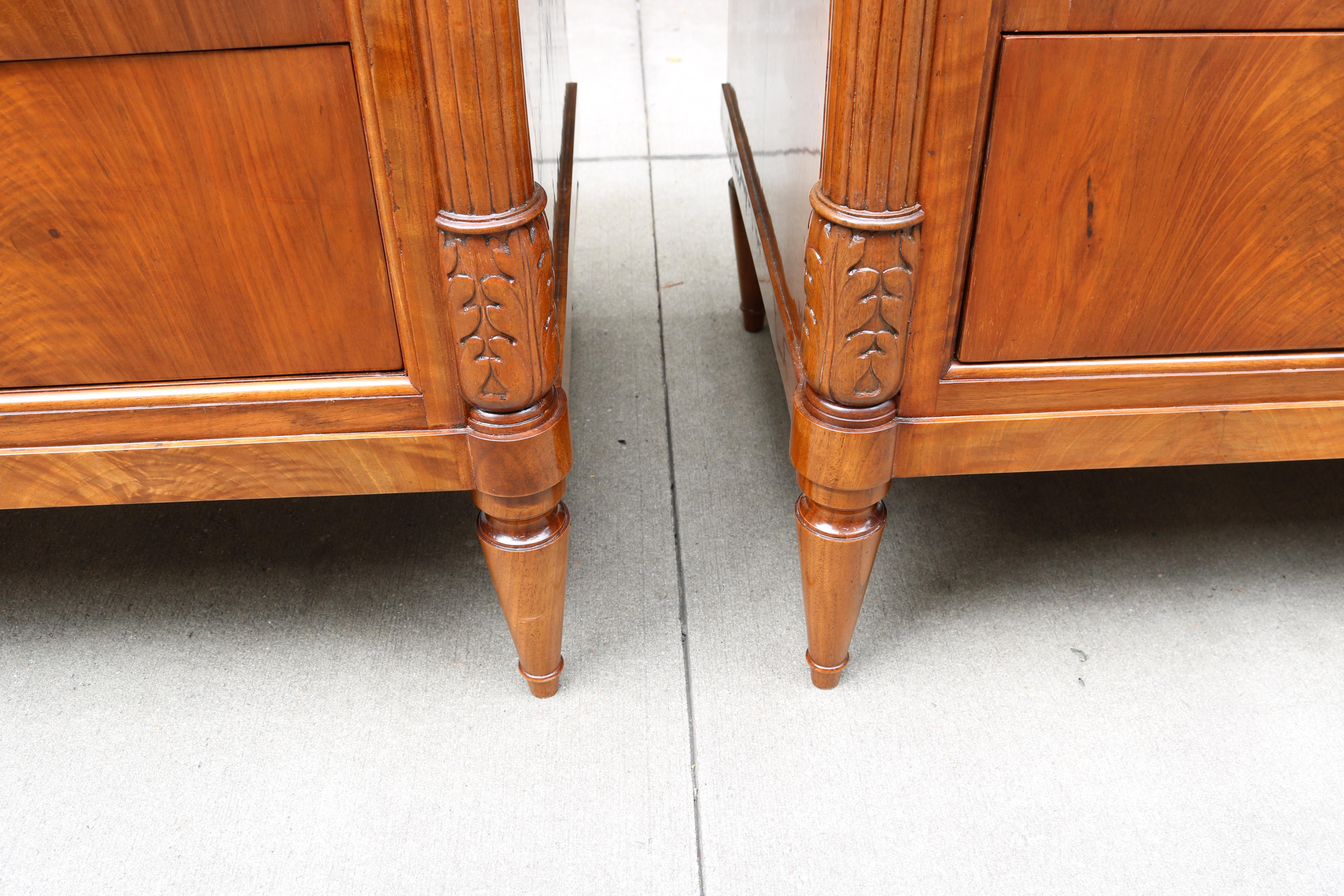 Large Pair of 19th Century Chests of Drawers For Sale 1