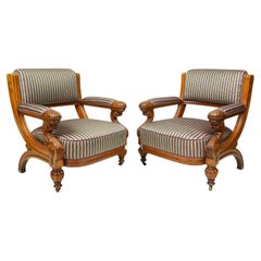 Paire de fauteuils de bibliothèque en acajou sculpté de style continental du XIXe siècle