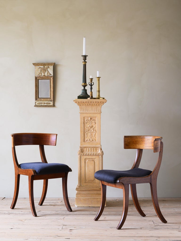 Fine pair of 19th century Empire Klismos chairs, circa 1830, Denmark. 
 