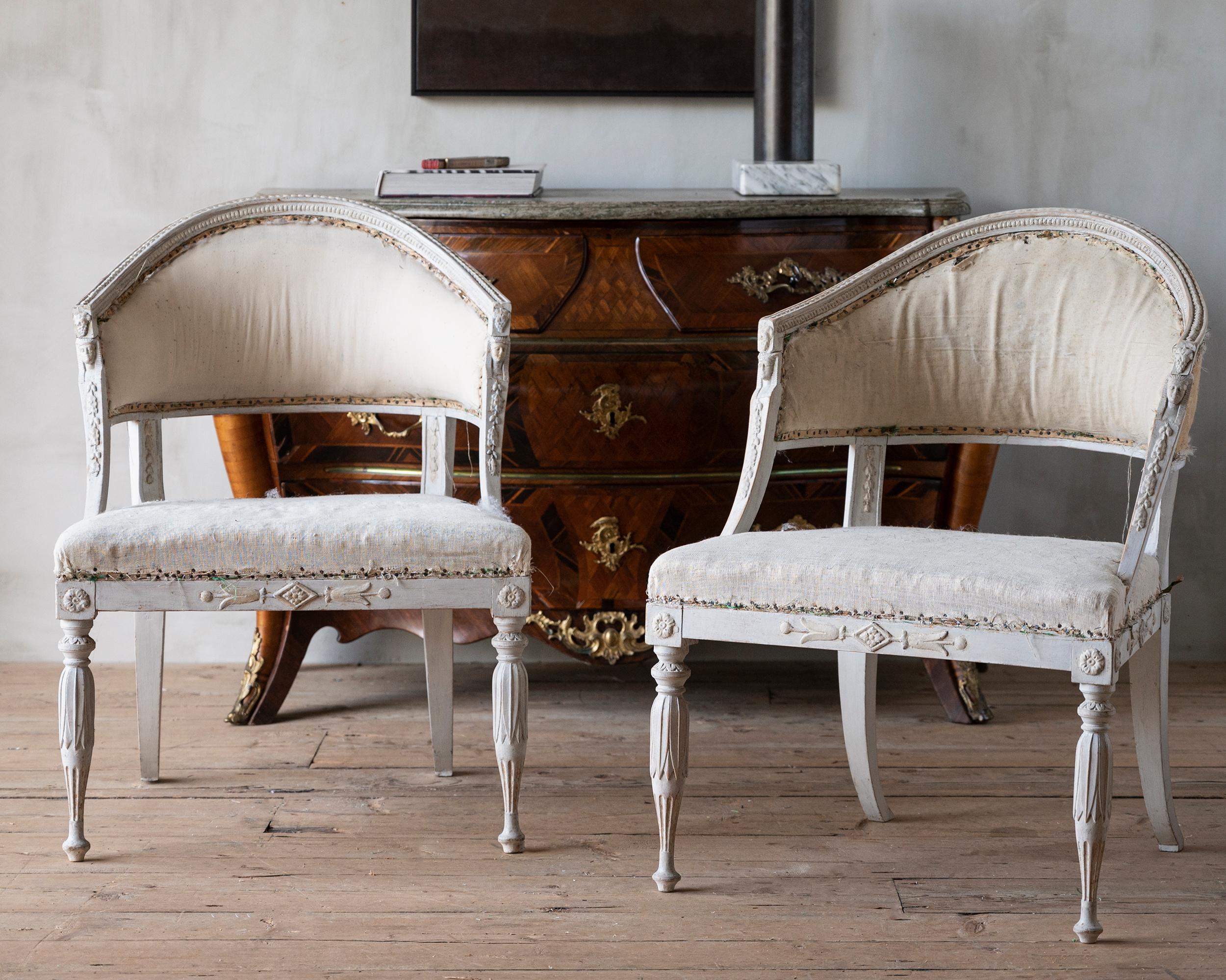 Fine pair of 19th Century Gustavian Barrel Back Armchairs In Good Condition In Mjöhult, SE