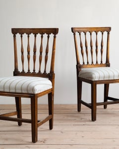 Raffinata coppia di sedie gustaviane del XIX secolo