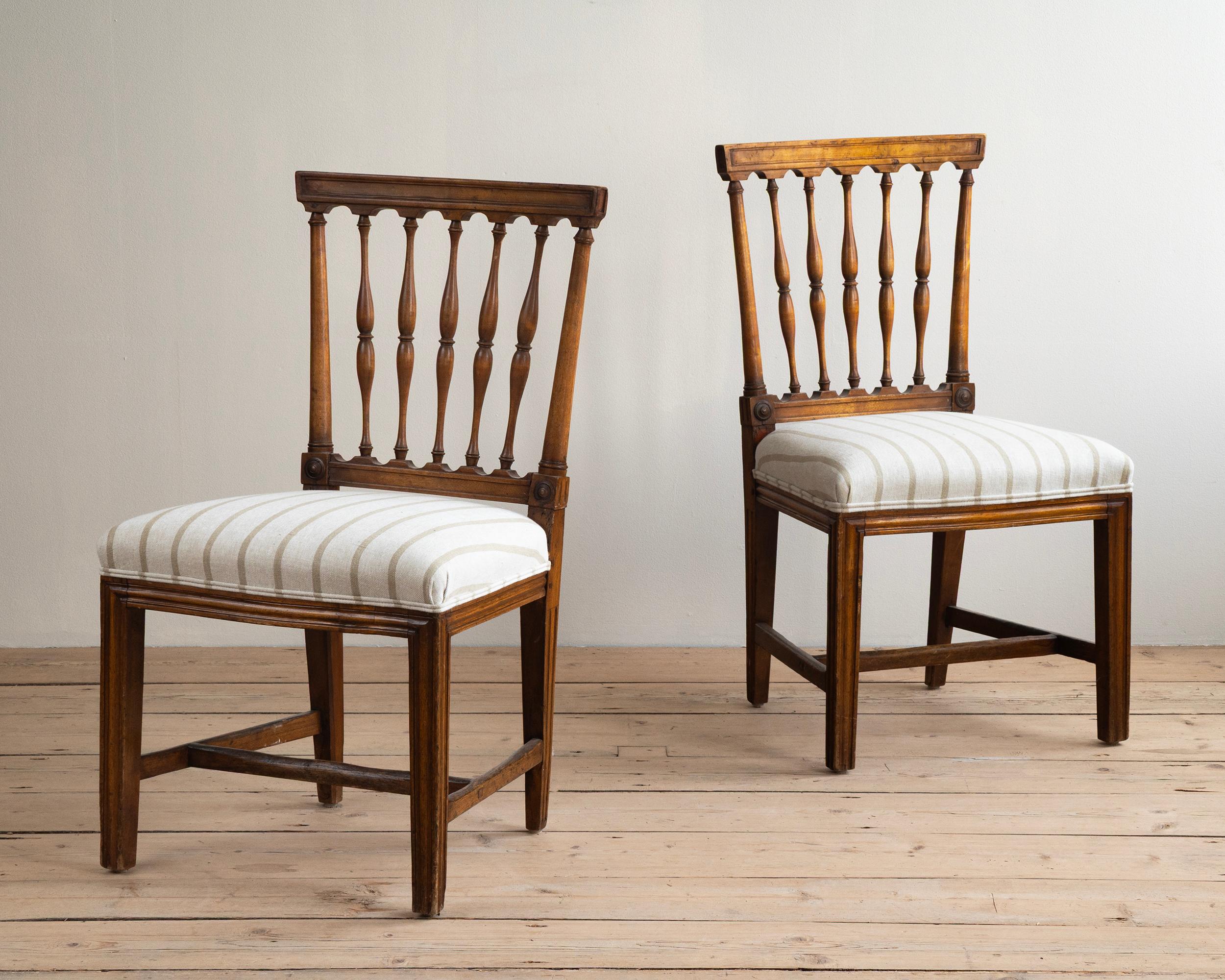 Gustavien Paire de chaises gustaviennes du 19ème siècle en vente