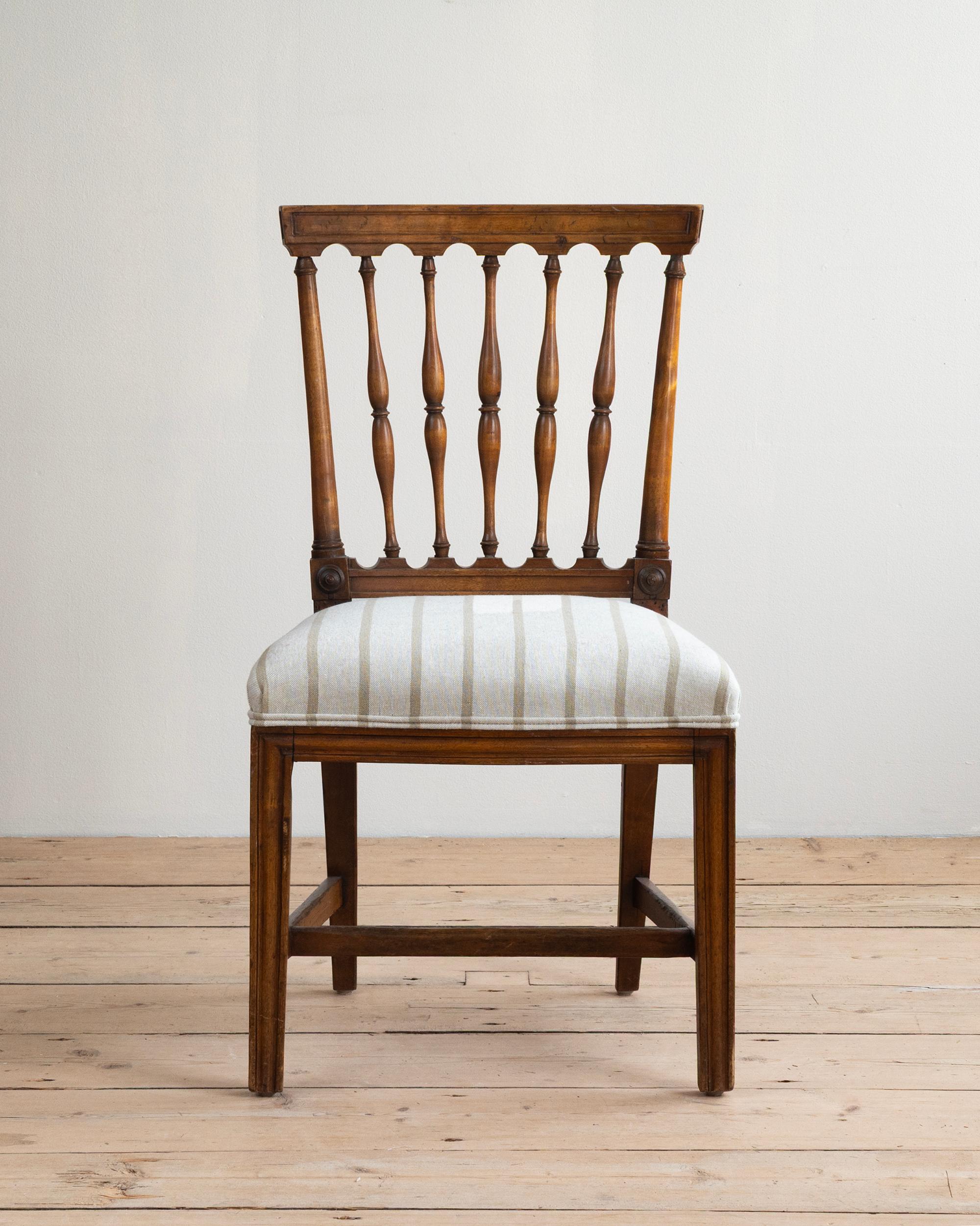 Pin Paire de chaises gustaviennes du 19ème siècle en vente