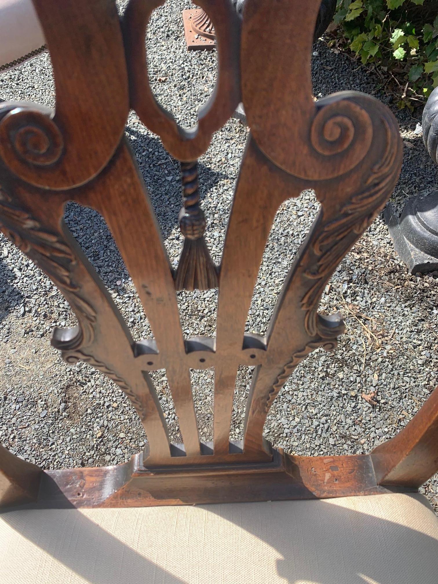 Fine Pair of 19th Century Irish Georgian Side Chairs with Center Carved Tassels In Good Condition In Hopewell, NJ