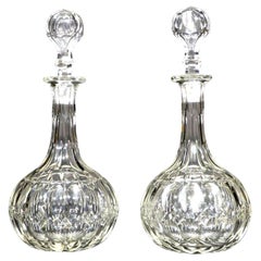 Feines Paar Karaffen aus geschliffenem Glas mit Schaft und Kugelschliff aus dem 19. Jahrhundert, England um 1880