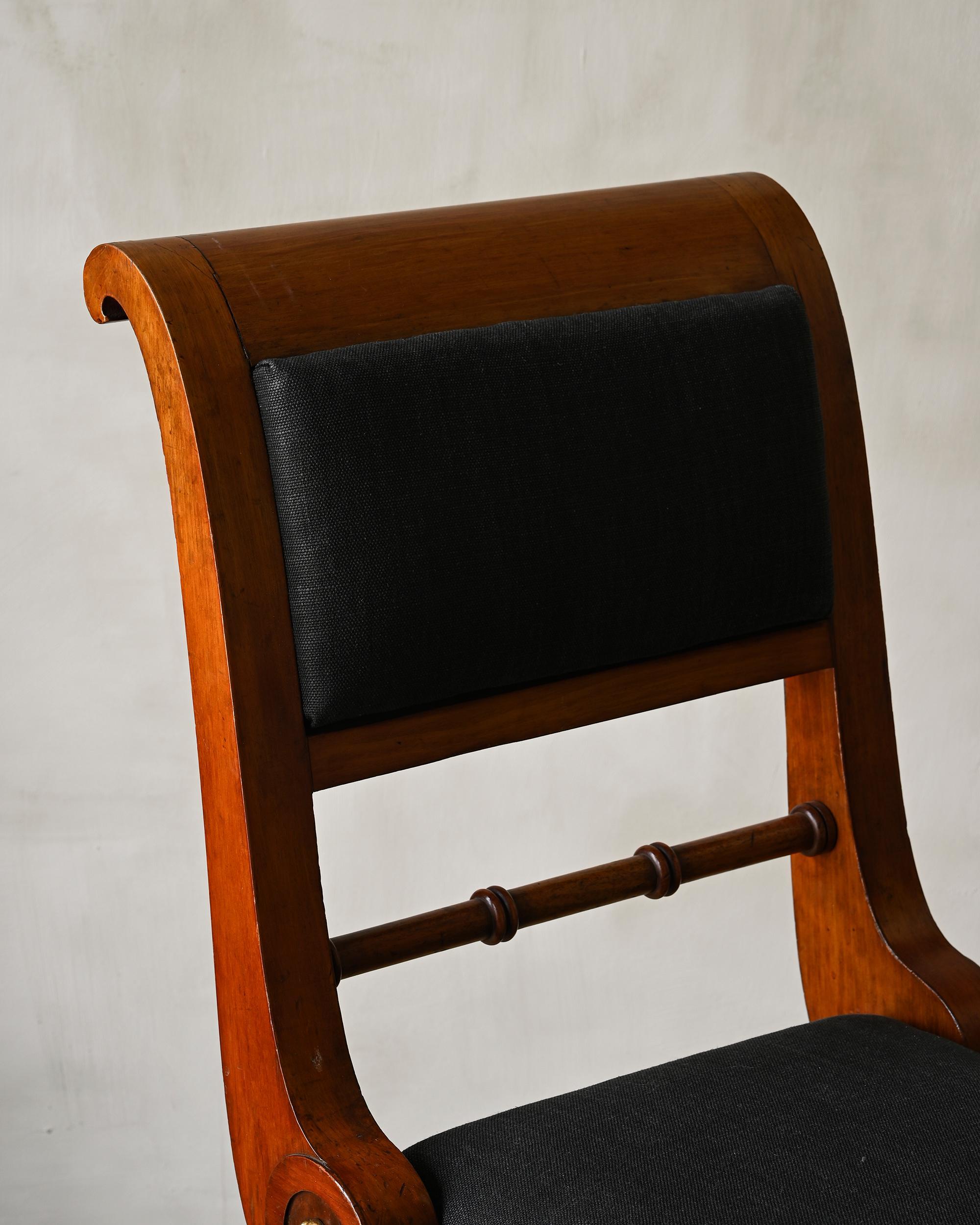 Paire de chaises de style Empire suédois du 19ème siècle Bon état - En vente à Bozeman, MT