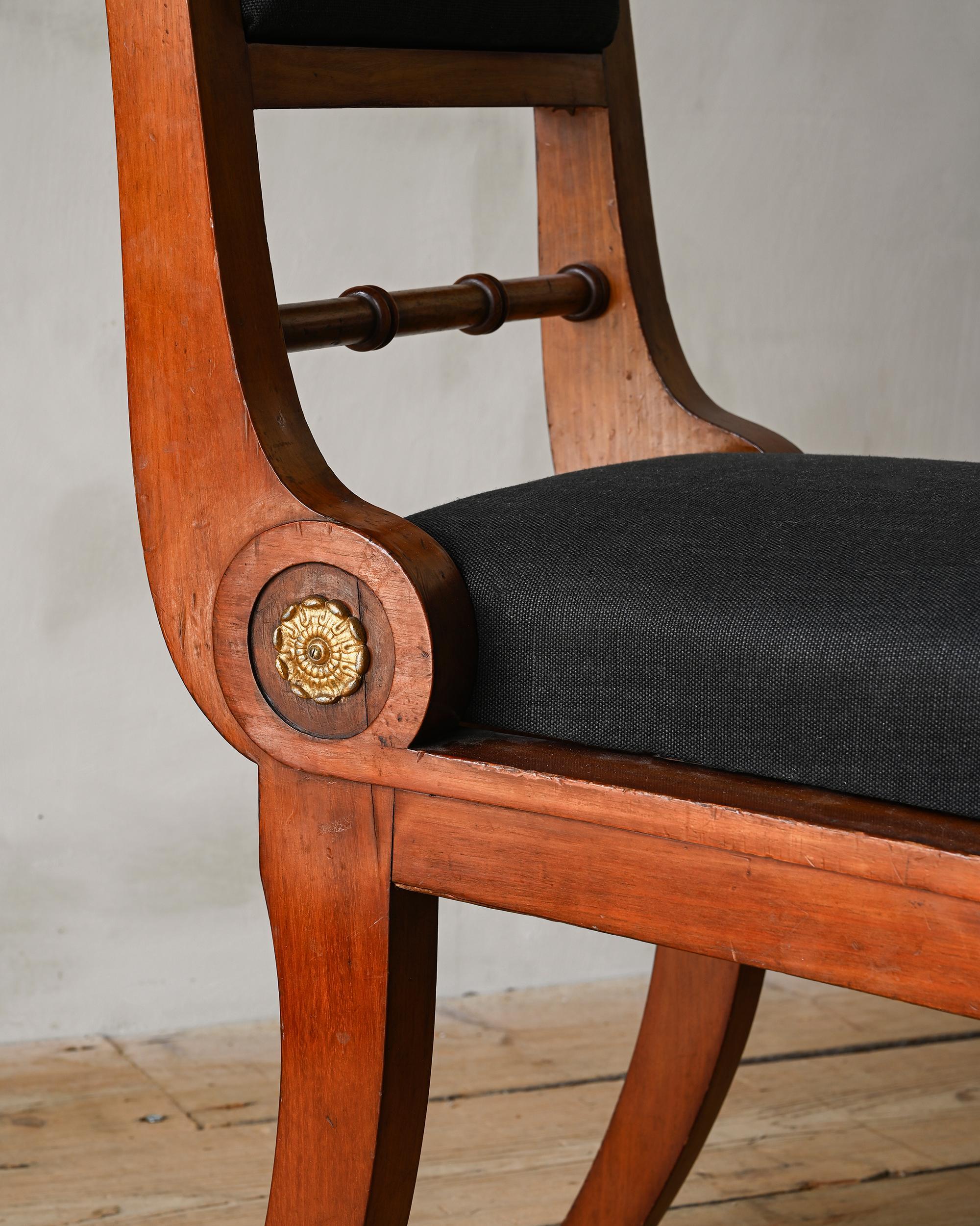 XIXe siècle Paire de chaises de style Empire suédois du 19ème siècle en vente