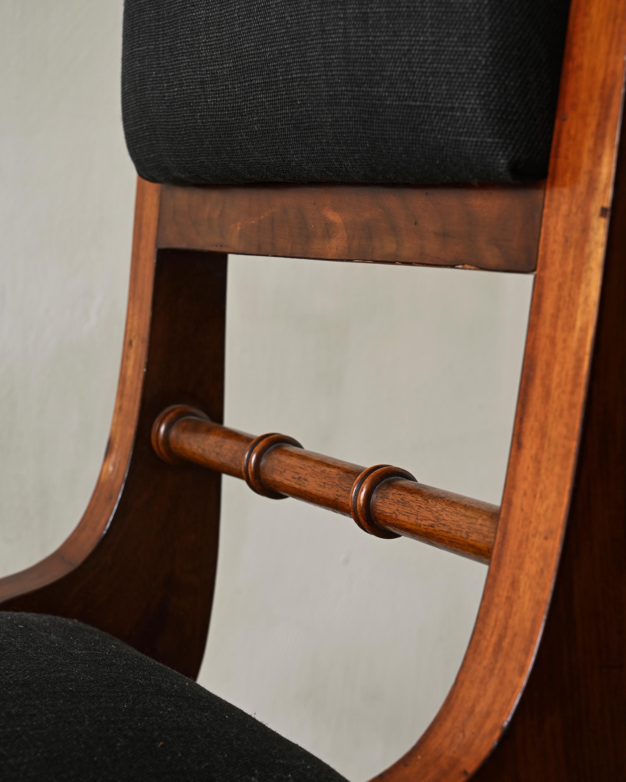 Bois Paire de chaises de style Empire suédois du 19ème siècle en vente
