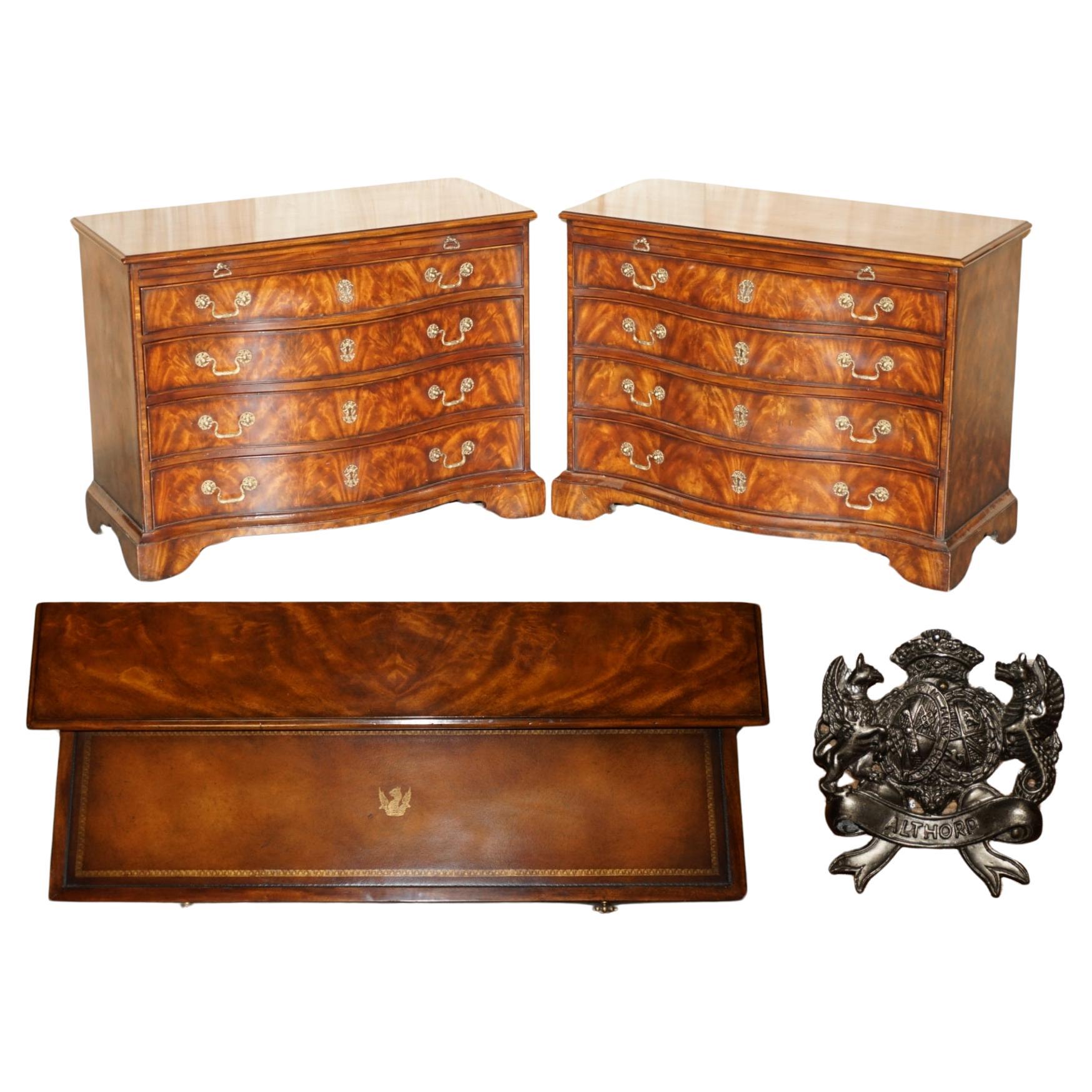 FINE PAIR OF ALTHORP SPENCER HOUSE FLAMED HARDWOOD SERPENTINE CHEST OF DRAWERs For Sale