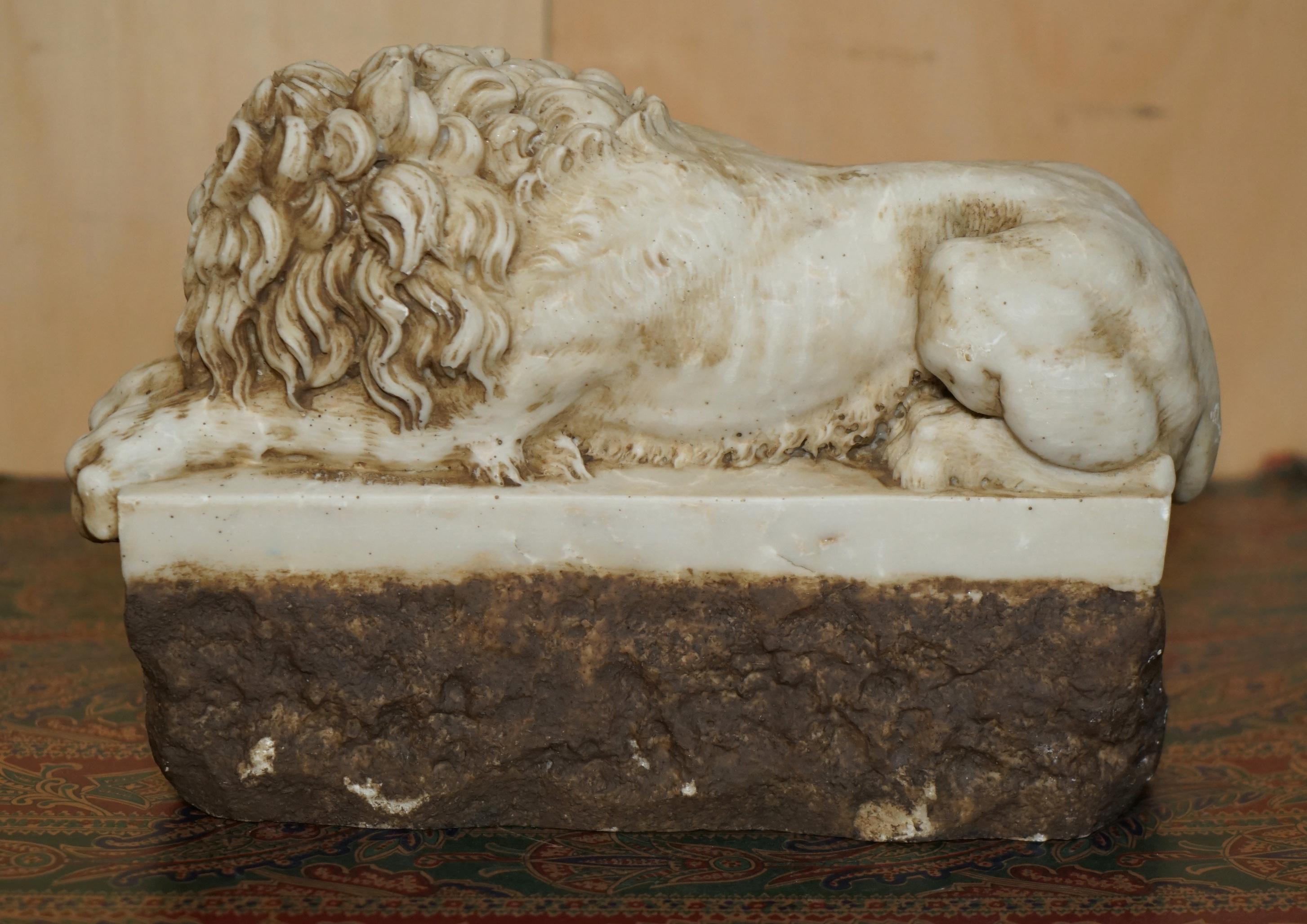 fino par de antiguos liones de alabastrina italianos del siglo xix de antonio canova en venta 4