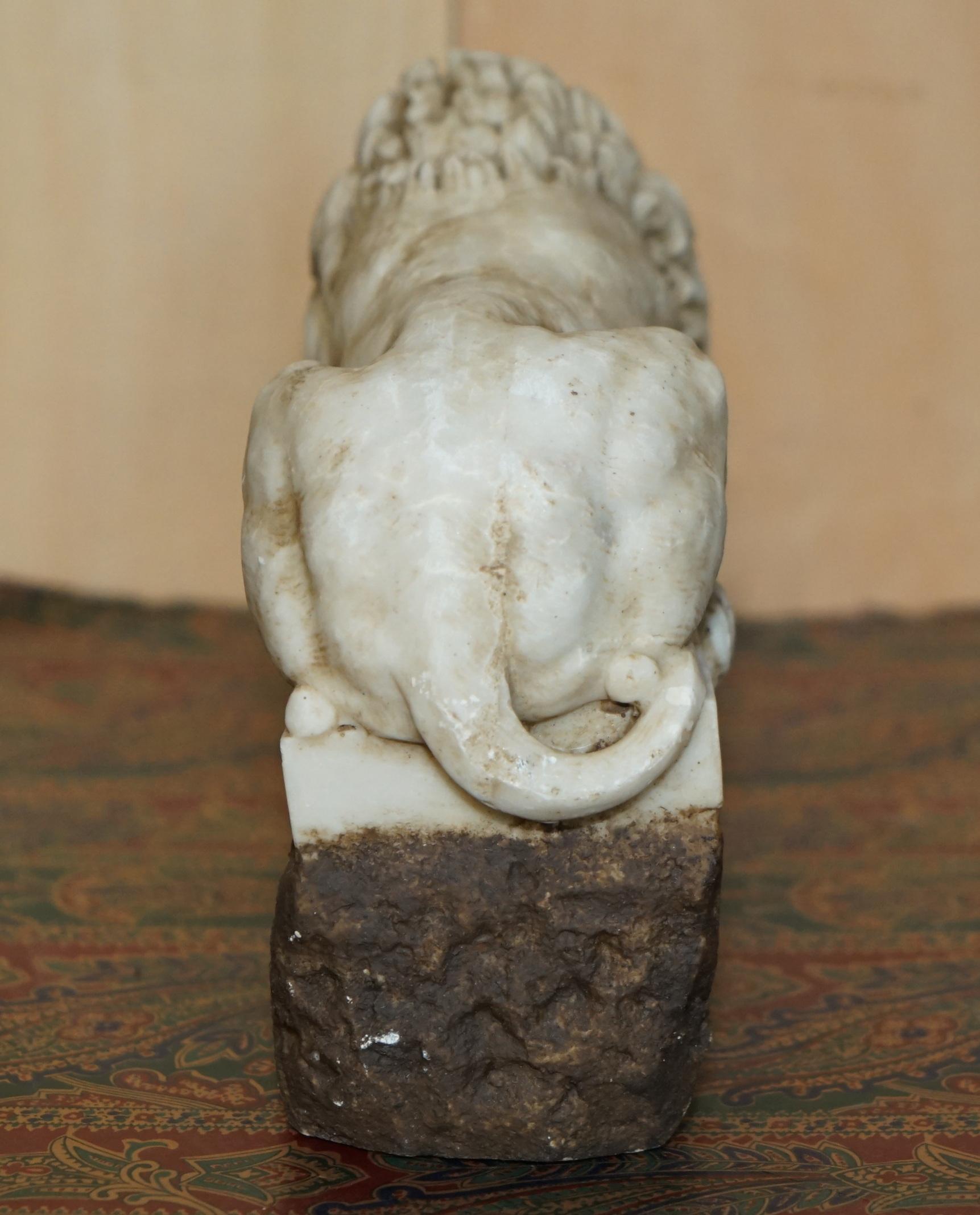fino par de antiguos liones de alabastrina italianos del siglo xix de antonio canova en venta 7