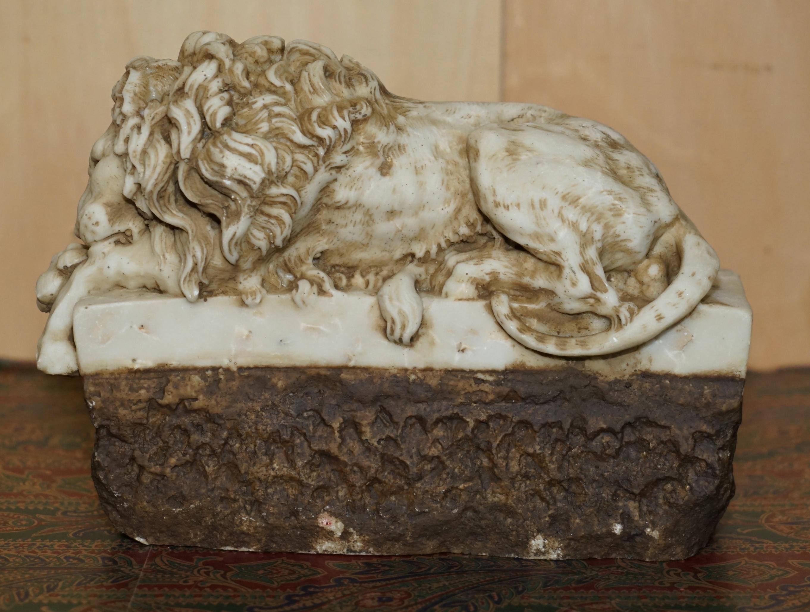 fino par de antiguos liones de alabastrina italianos del siglo xix de antonio canova en venta 9