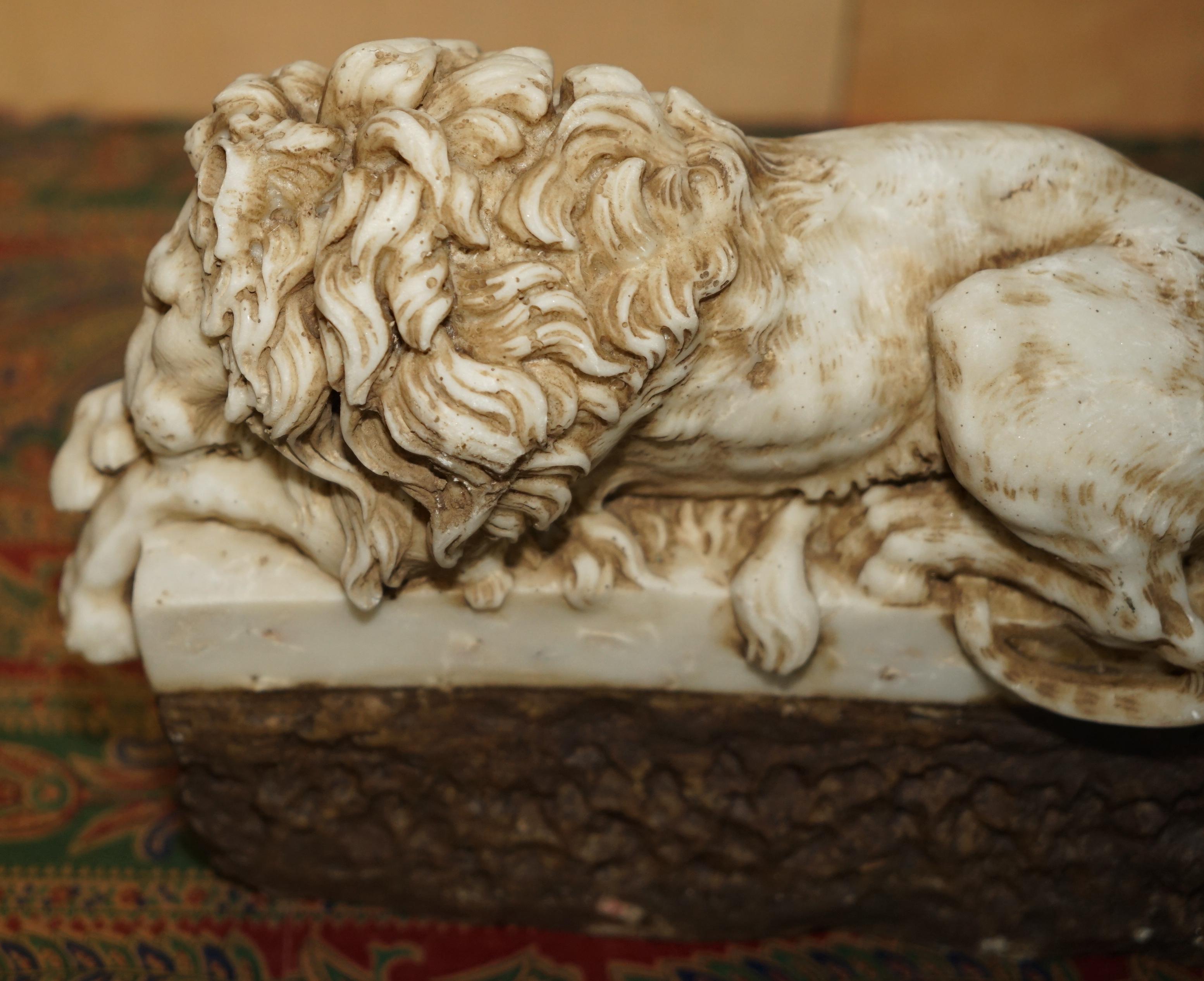 fino par de antiguos liones de alabastrina italianos del siglo xix de antonio canova en venta 10