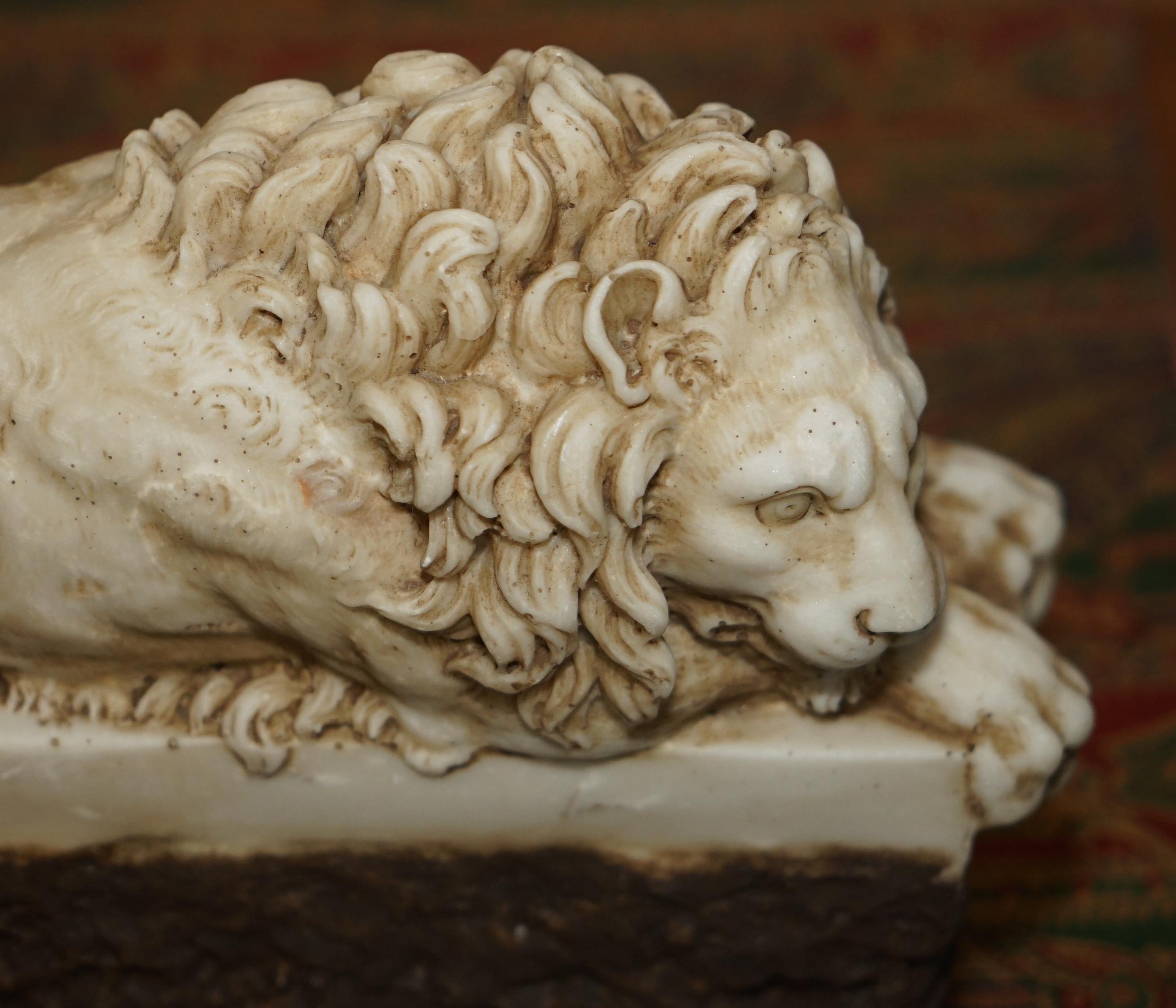 fino par de antiguos liones de alabastrina italianos del siglo xix de antonio canova en Bueno estado para la venta en West Sussex, Pulborough