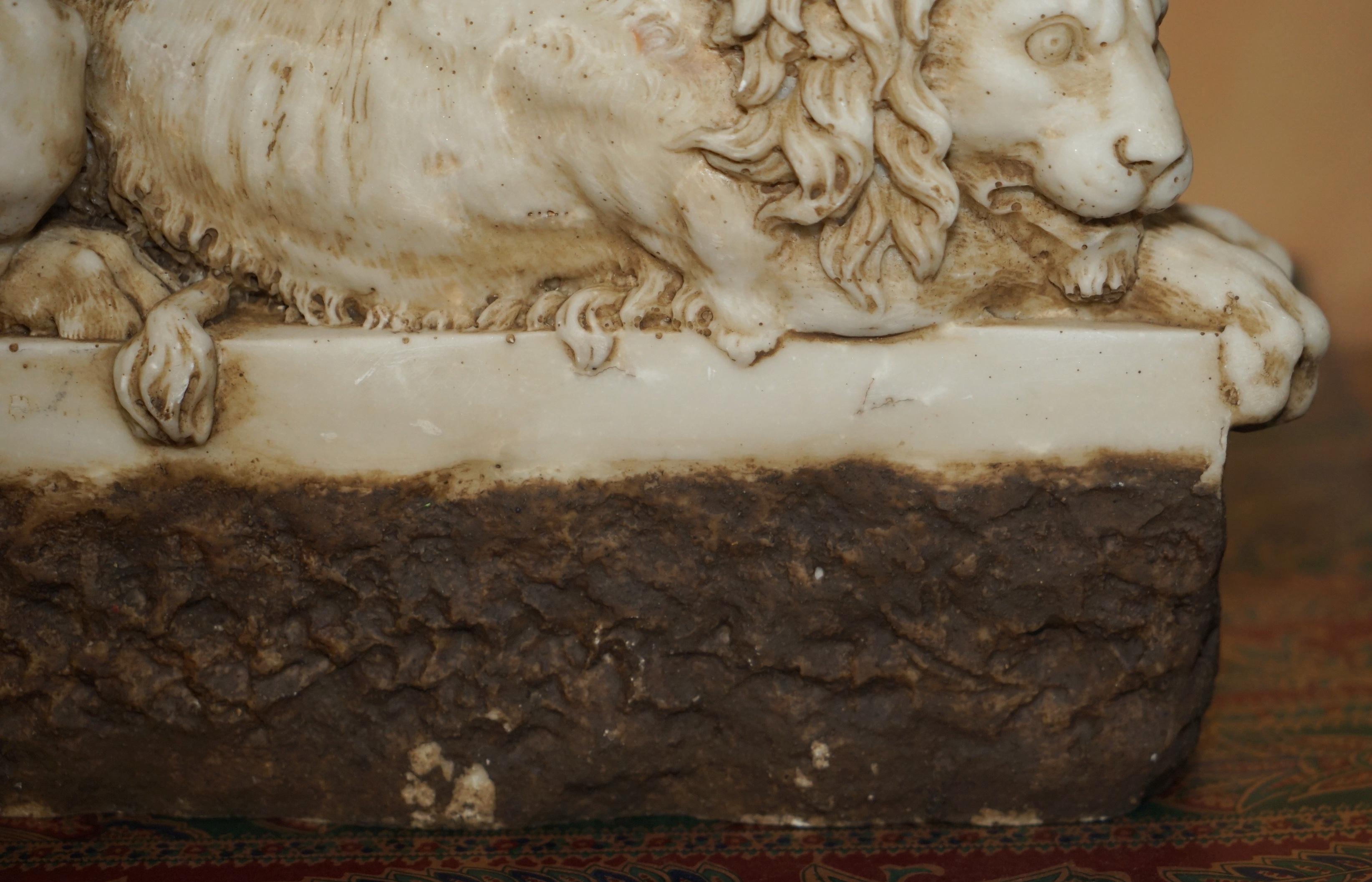 fino par de antiguos liones de alabastrina italianos del siglo xix de antonio canova en venta 1