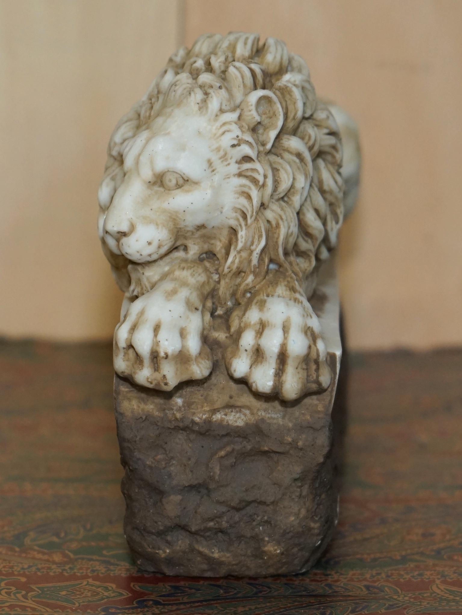 fino par de antiguos liones de alabastrina italianos del siglo xix de antonio canova en venta 2