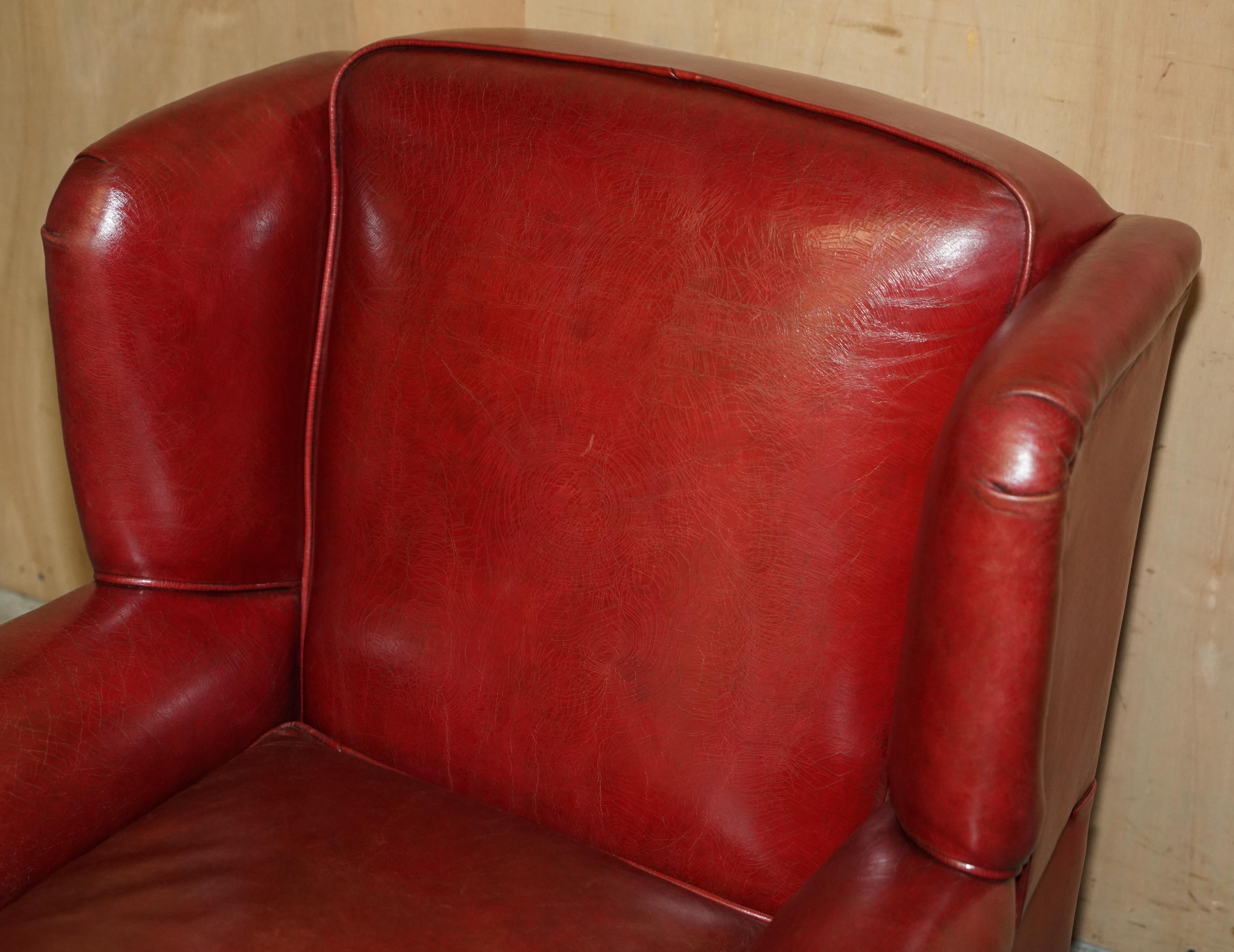 FINE PAIR OF ANTIQUE ART DECO 1920's BORDEAUX LEATHER DEEP WING CLUB ARMCHAIRS In Good Condition For Sale In West Sussex, Pulborough