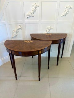 Paire d'anciennes tables-consoles Demi Lune en loupe de bois d'if de l'époque édouardienne avec incrustations