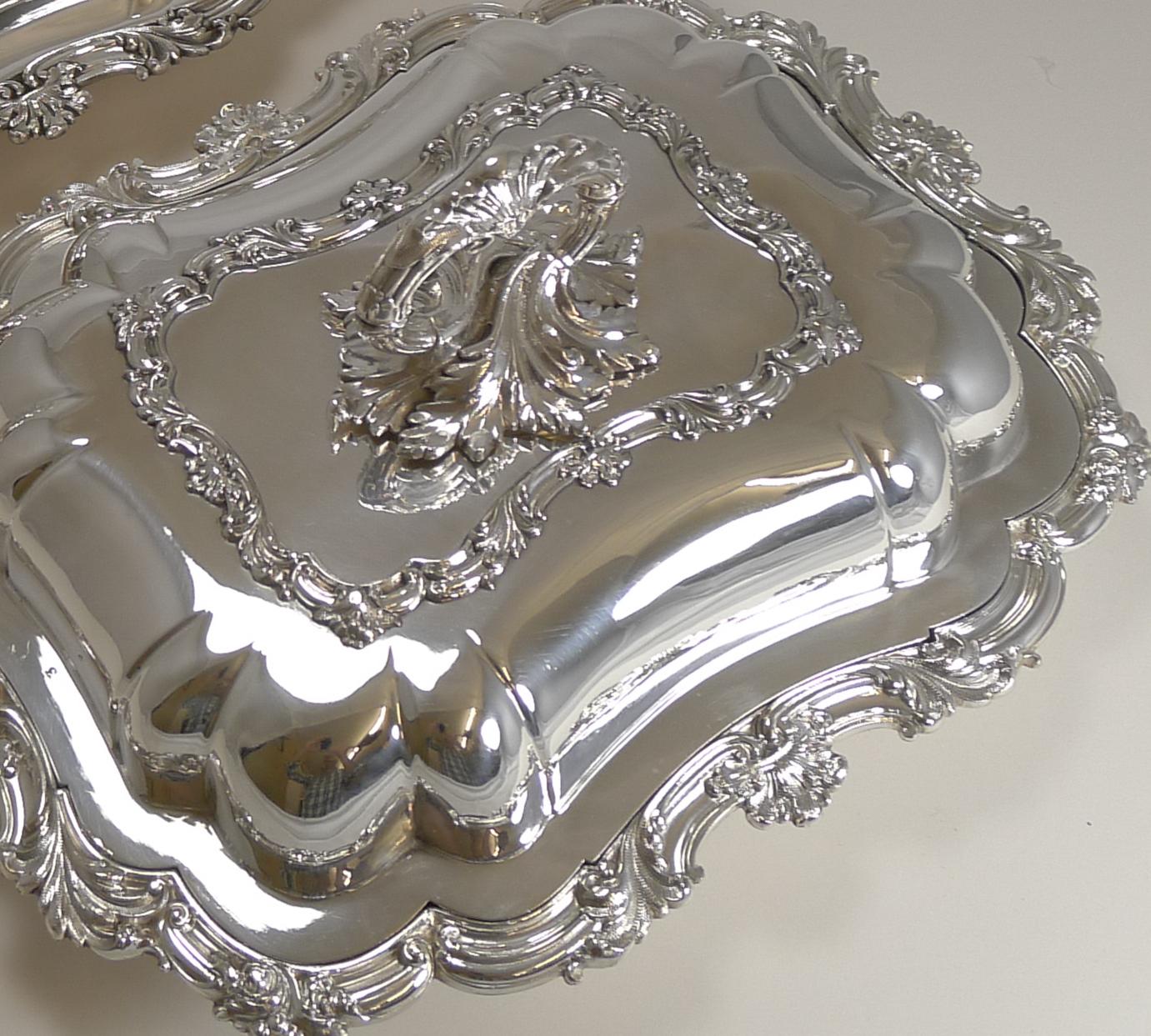 Early 20th Century Fine Pair of Antique English Entree Dishes in Silver Plate by Walker and Hall