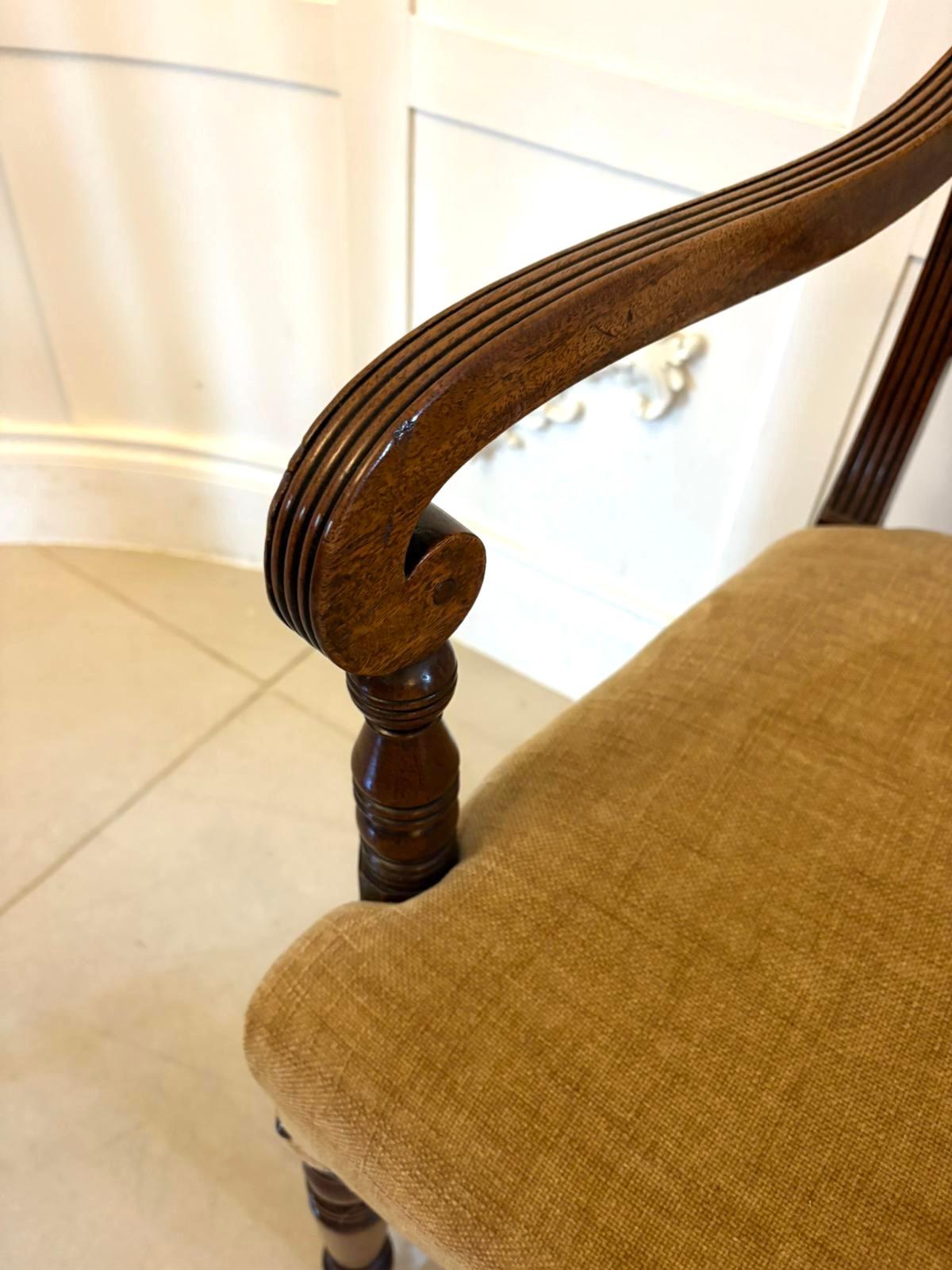 Anglais Paire de chaises de bureau/carver antiques en acajou de qualité George III en vente
