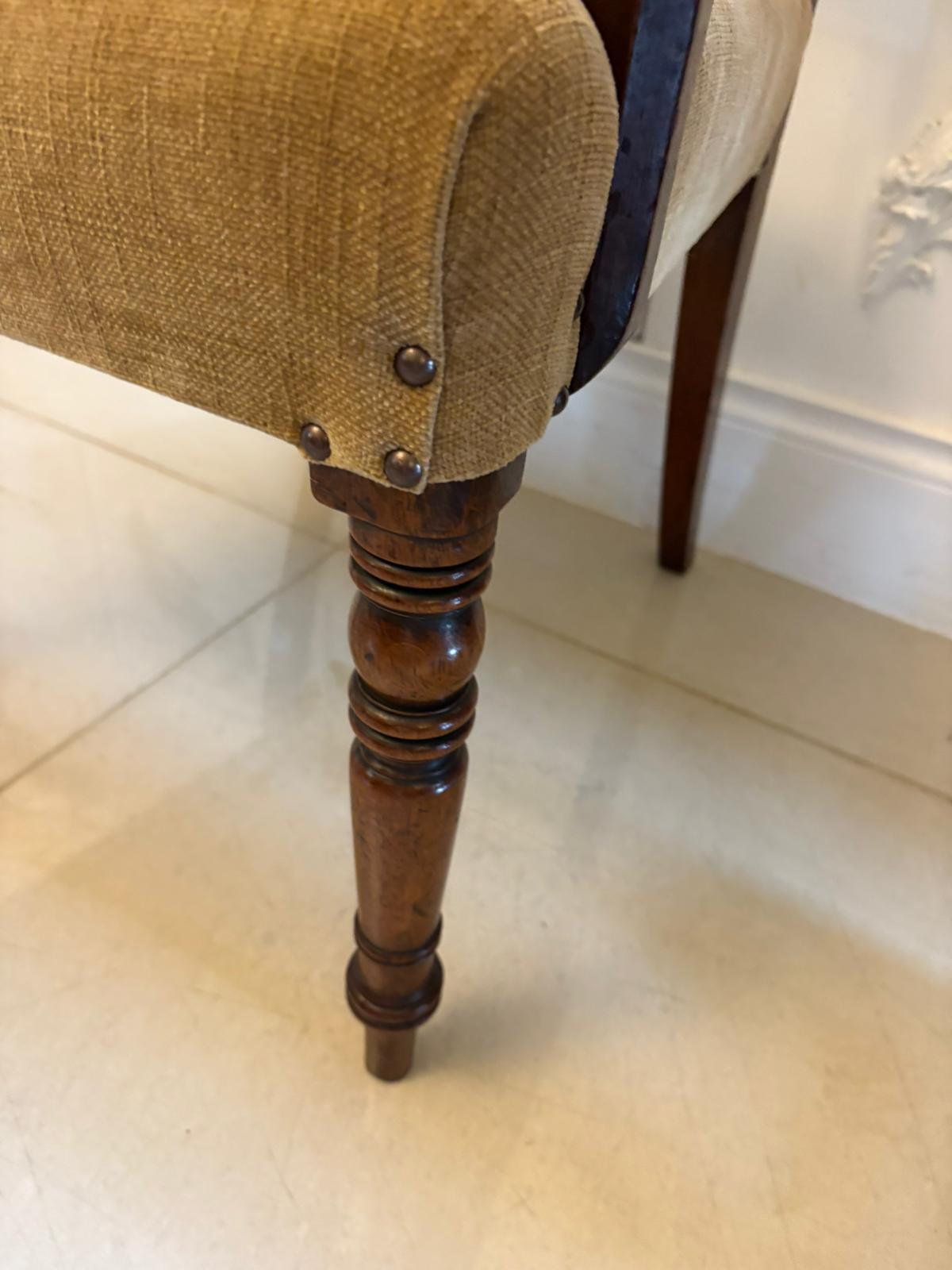 Paire de chaises de bureau/carver antiques en acajou de qualité George III Bon état - En vente à Suffolk, GB