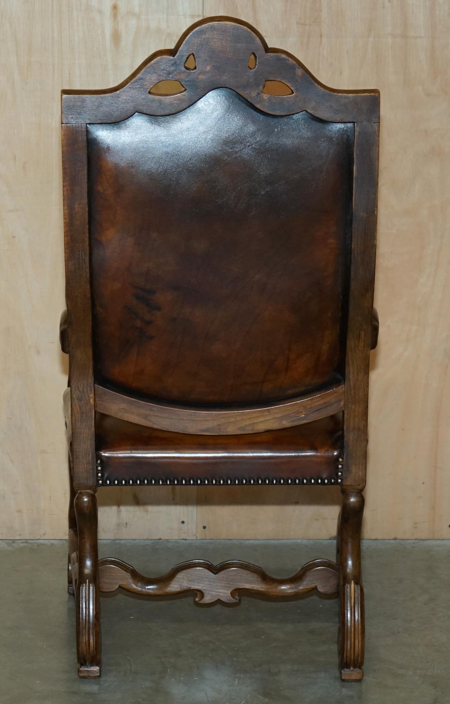 INE paire d'armoires italiennes anciennes en cuir marron teint à la main en vente 7