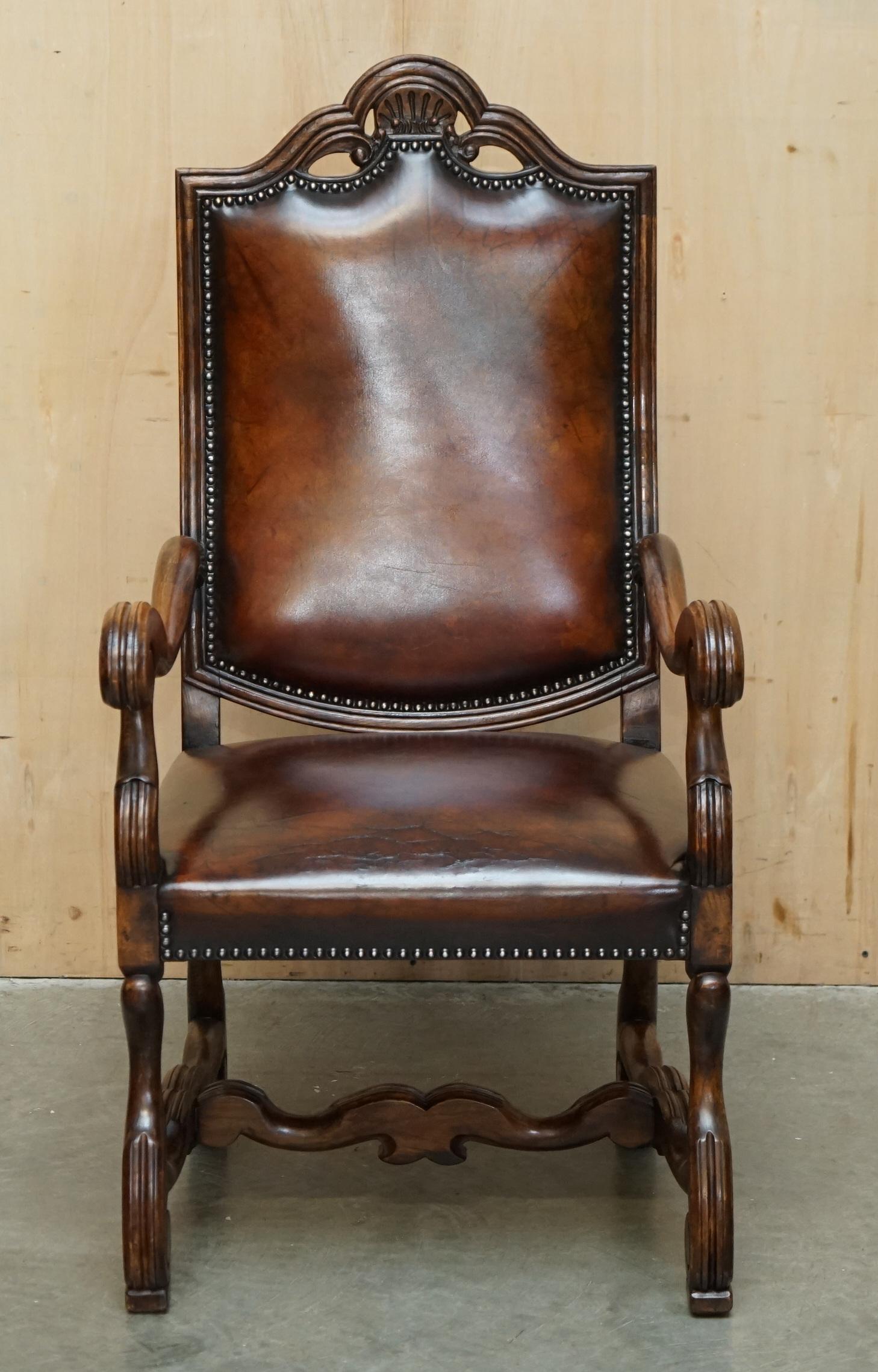 INE paire d'armoires italiennes anciennes en cuir marron teint à la main en vente 9