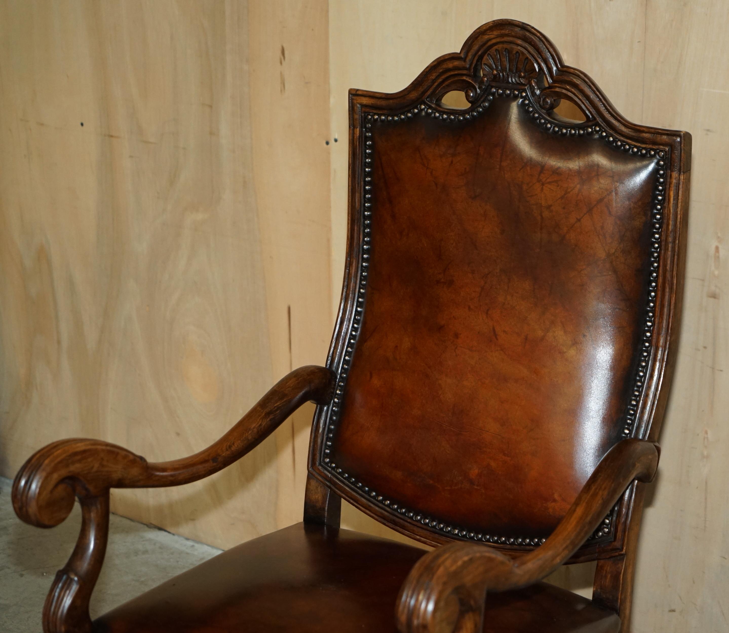 INE paire d'armoires italiennes anciennes en cuir marron teint à la main en vente 10