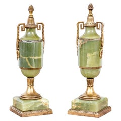 Fina Pareja De Lámparas Antiguas De Ónice Y Bronce Dorado En Forma De Urna Mutua Sunset Lamps