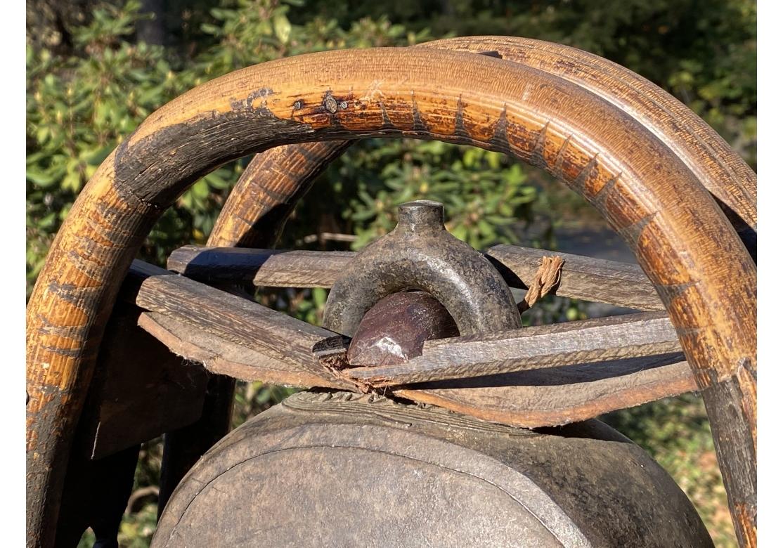 Fino par de campanas de elefante antiguas tailandesas montadas en bronce en venta 6