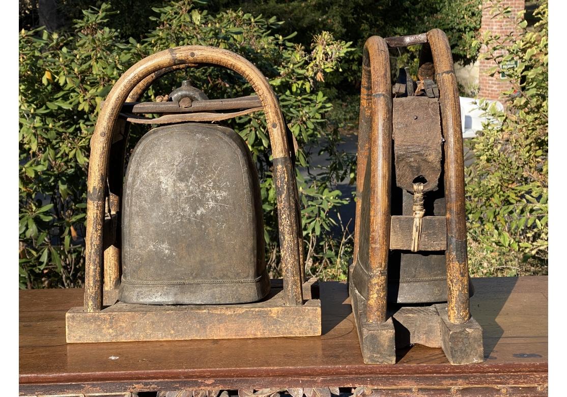 Fino par de campanas de elefante antiguas tailandesas montadas en bronce en venta 3