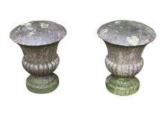 Bella coppia di sgabelli da giardino antichi a forma di urna in granito