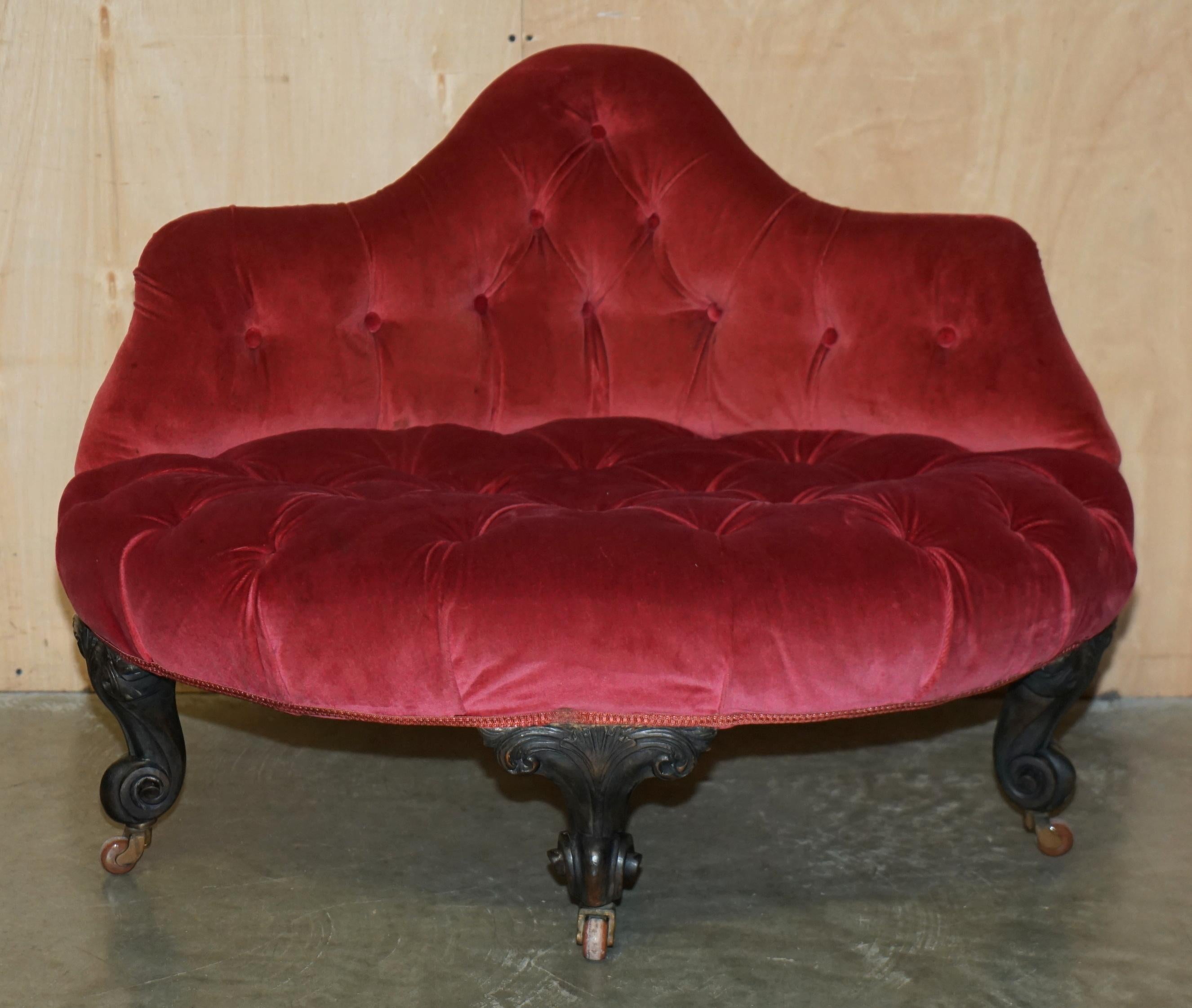 Début de l'époque victorienne INE paire de chaises de conversation anciennes victoriennes CHESTERFIELD TUFTED WINDOW en vente