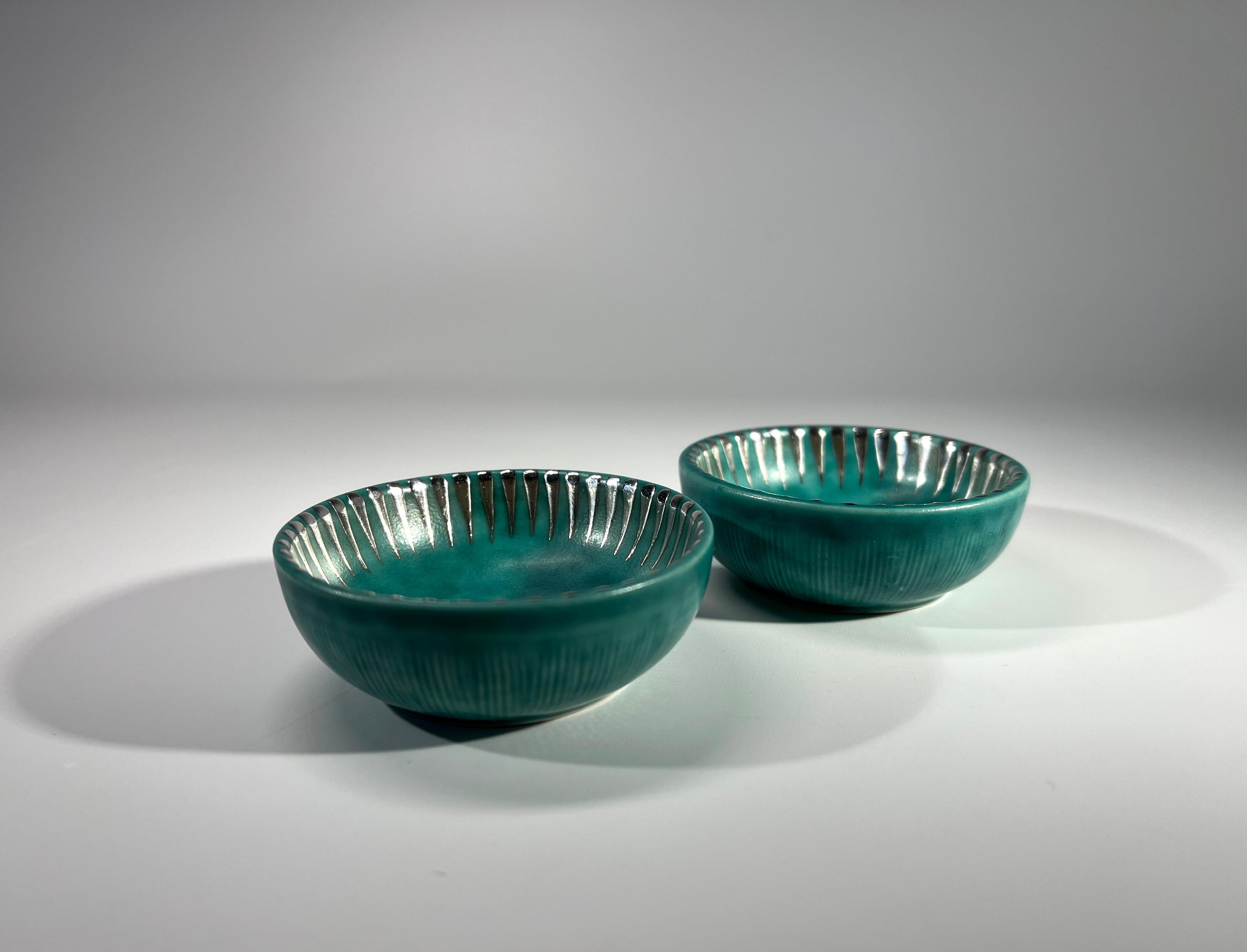 Art déco Paire de sels Argenta par Wilhelm Kage, Suède. Grès à l'argent appliqué en vente