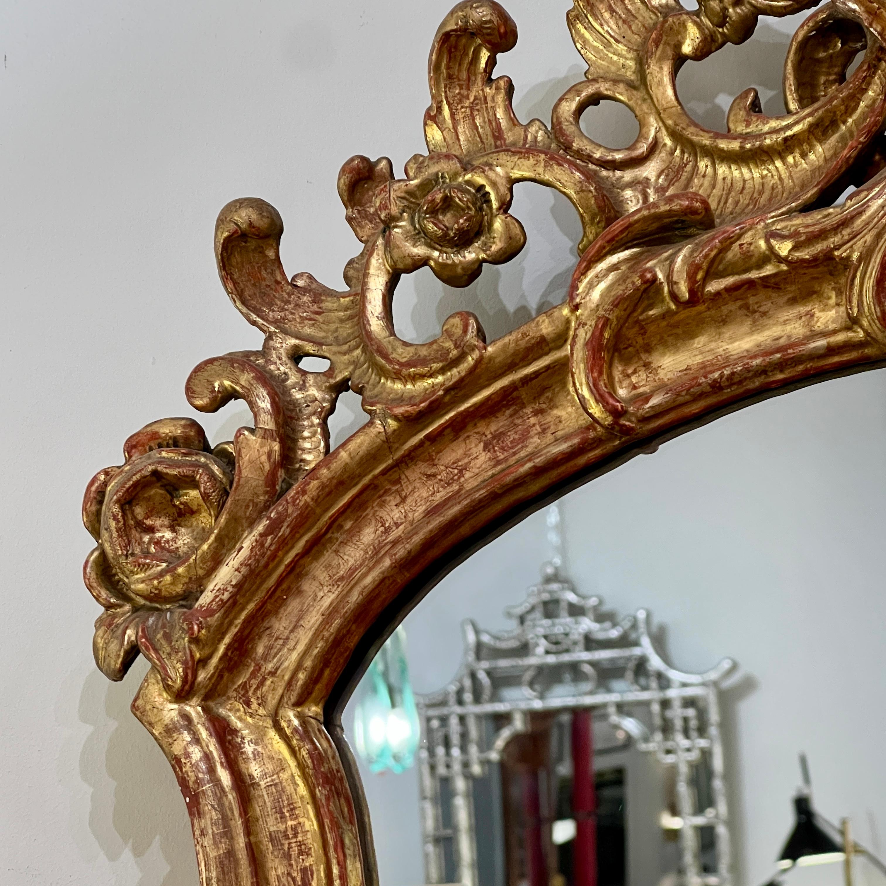 Paire de miroirs baroques en bois doré en vente 2