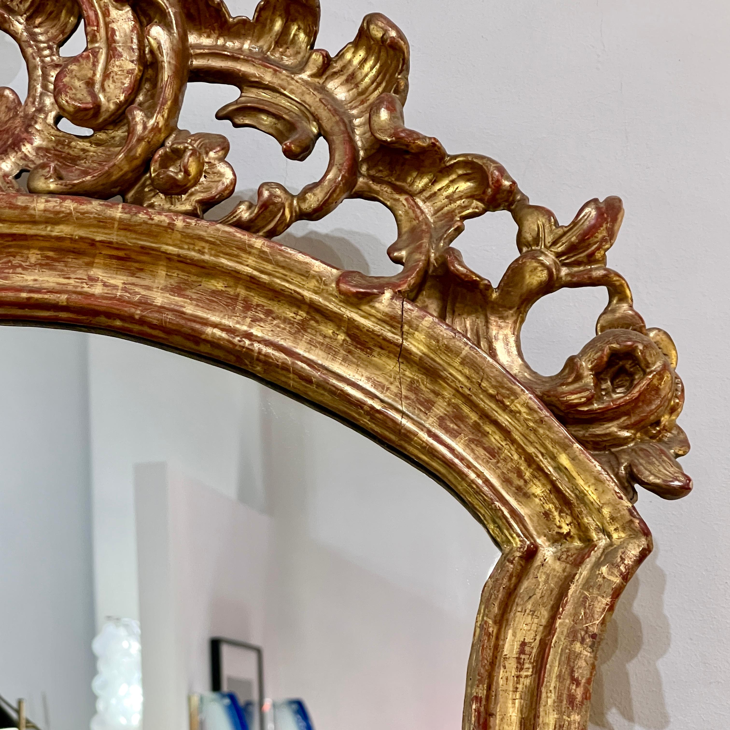 Paire de miroirs baroques en bois doré en vente 3