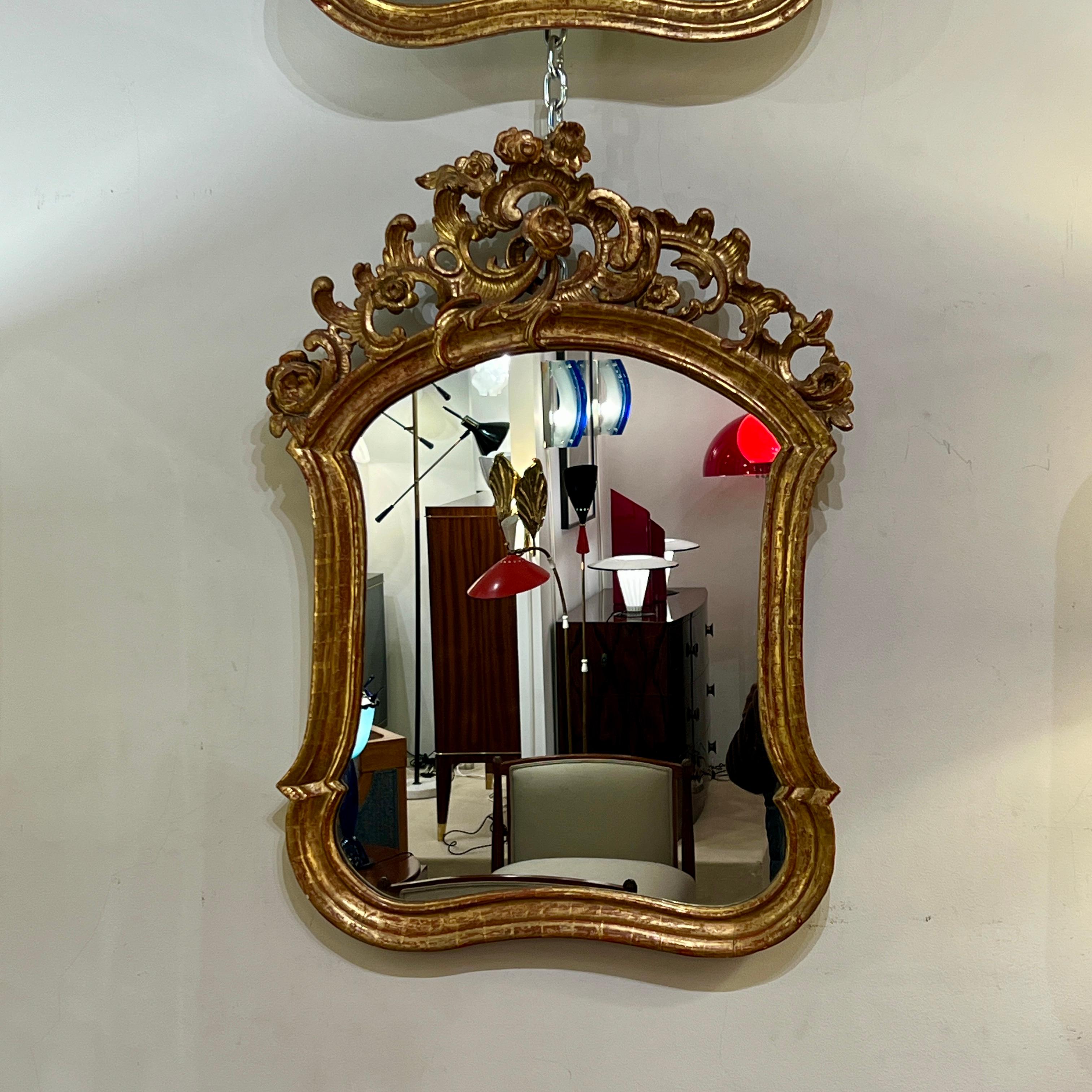 Sculpté Paire de miroirs baroques en bois doré en vente