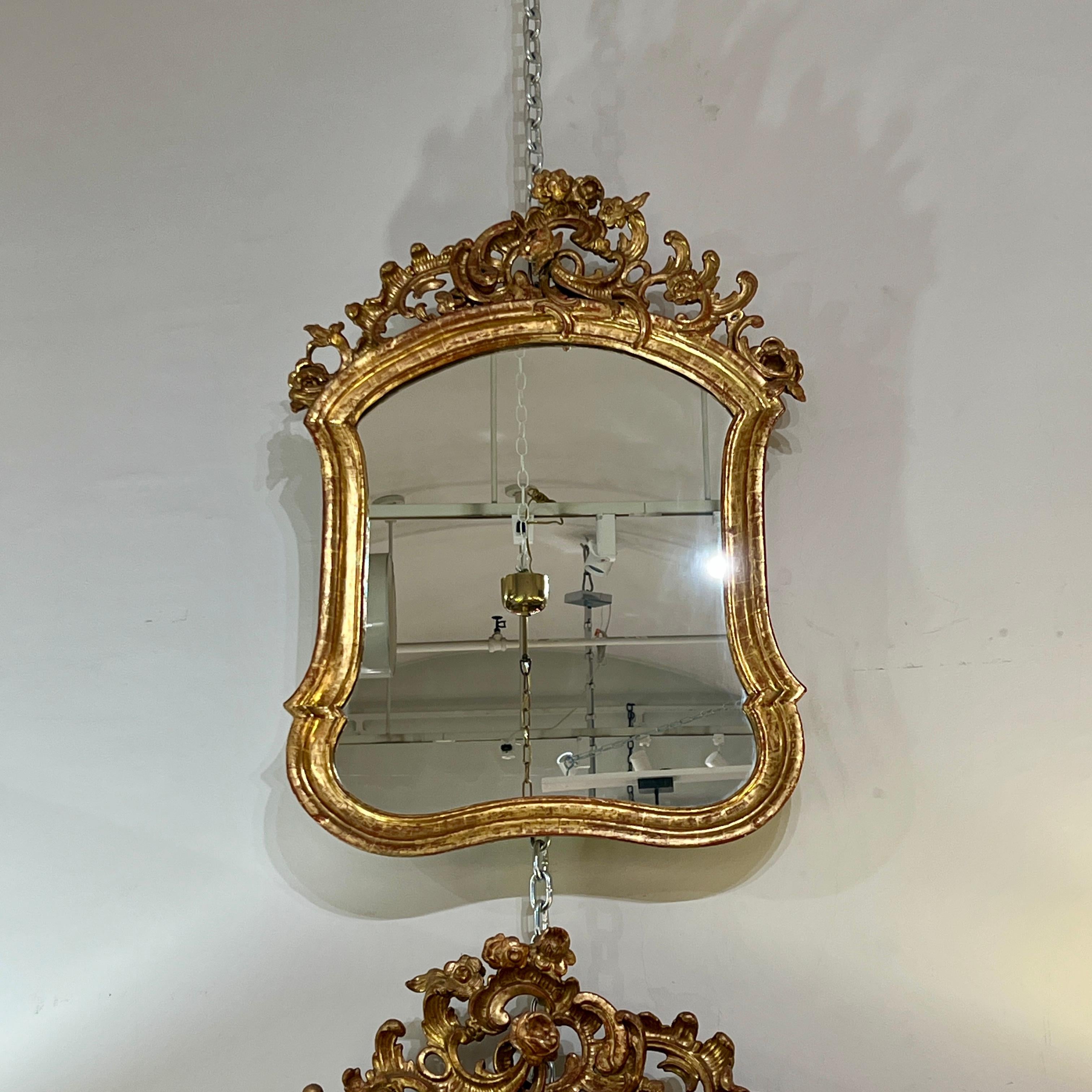 Paire de miroirs baroques en bois doré Excellent état - En vente à New York, NY