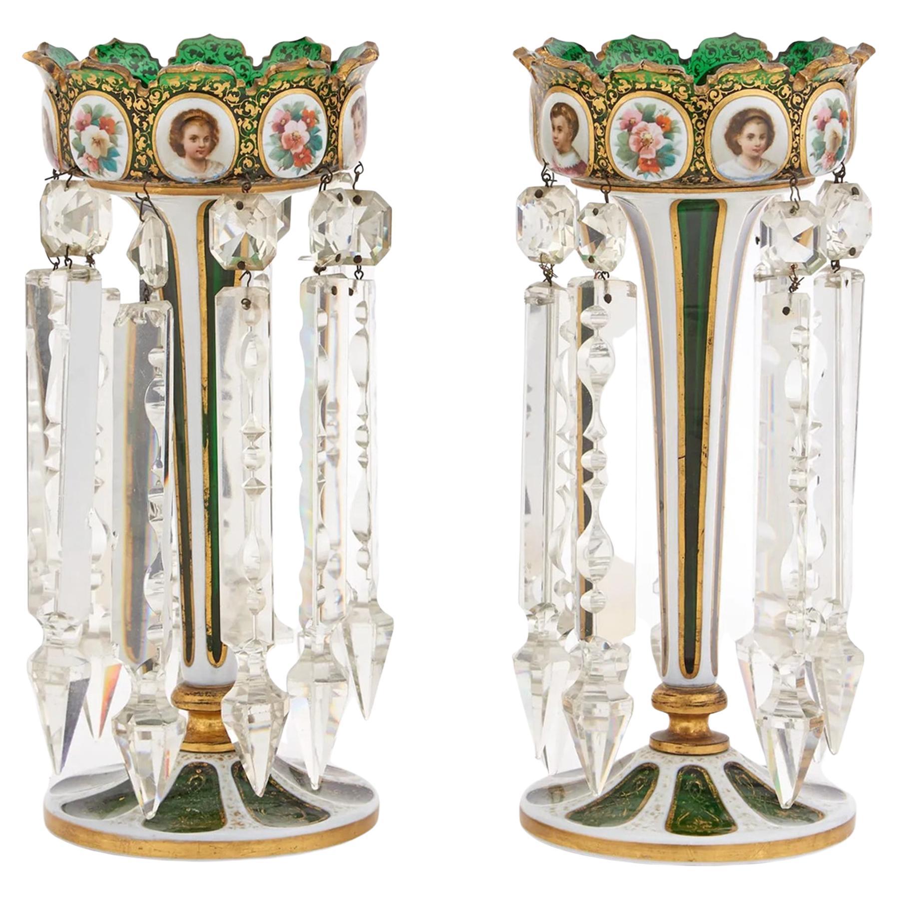 Ein Paar böhmische Overlay-Glaslüster mit Überzug