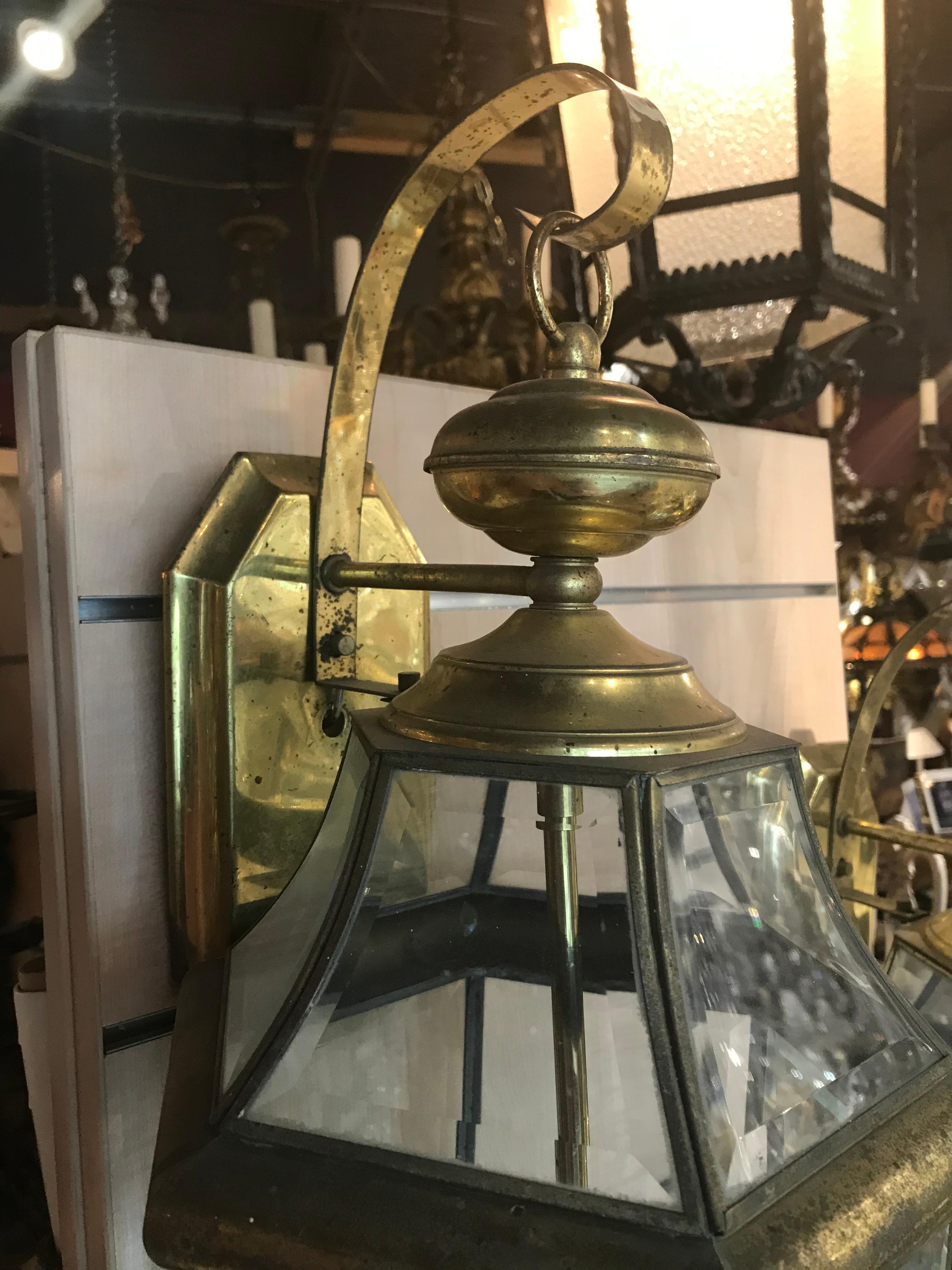Fine Pair of Brass & Glass Lanterns In Good Condition For Sale In Atlanta, GA