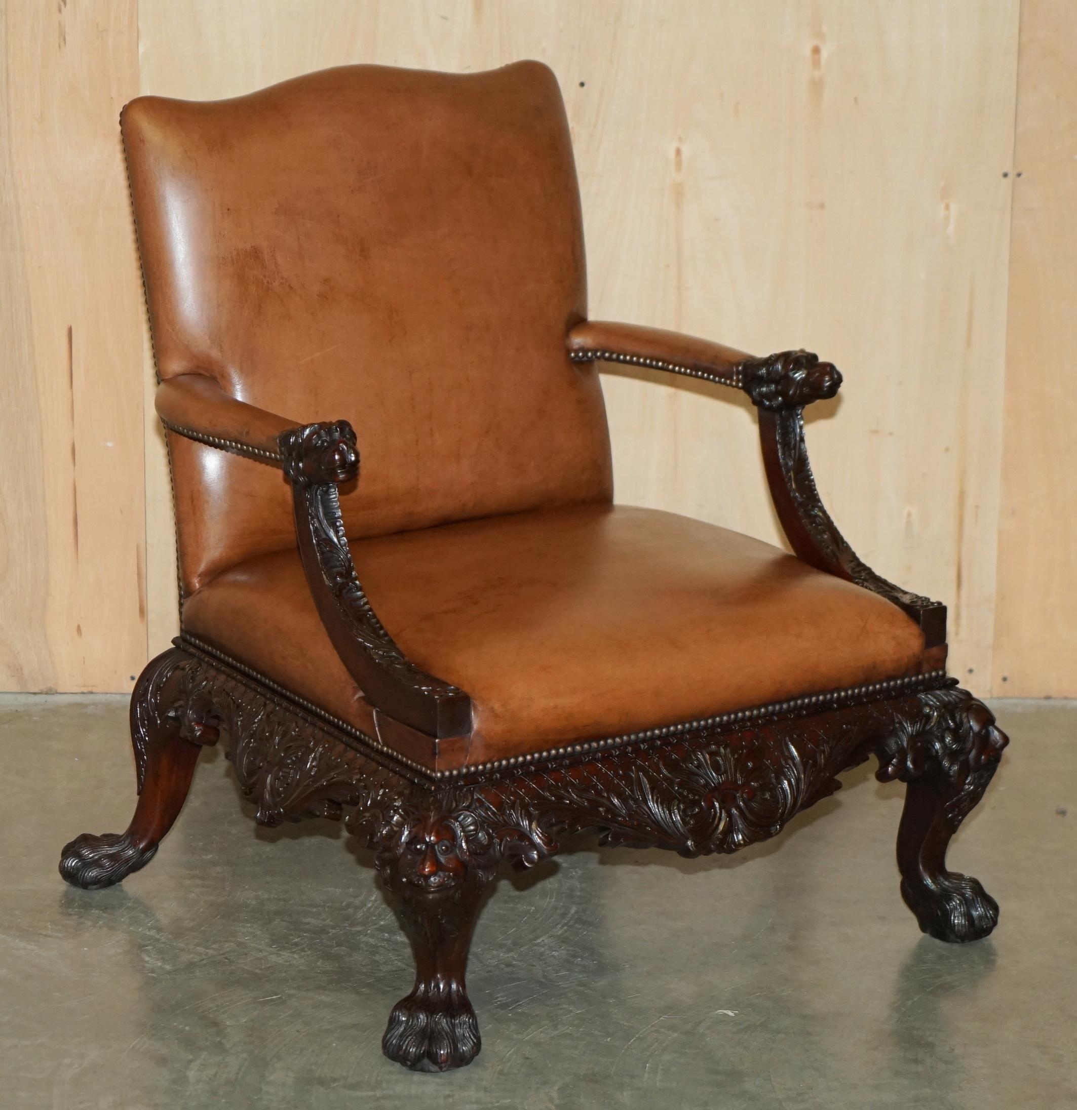 Coppia di poltrone in pelle marrone intagliata Giles Grendey 1693-1780 in vendita 12