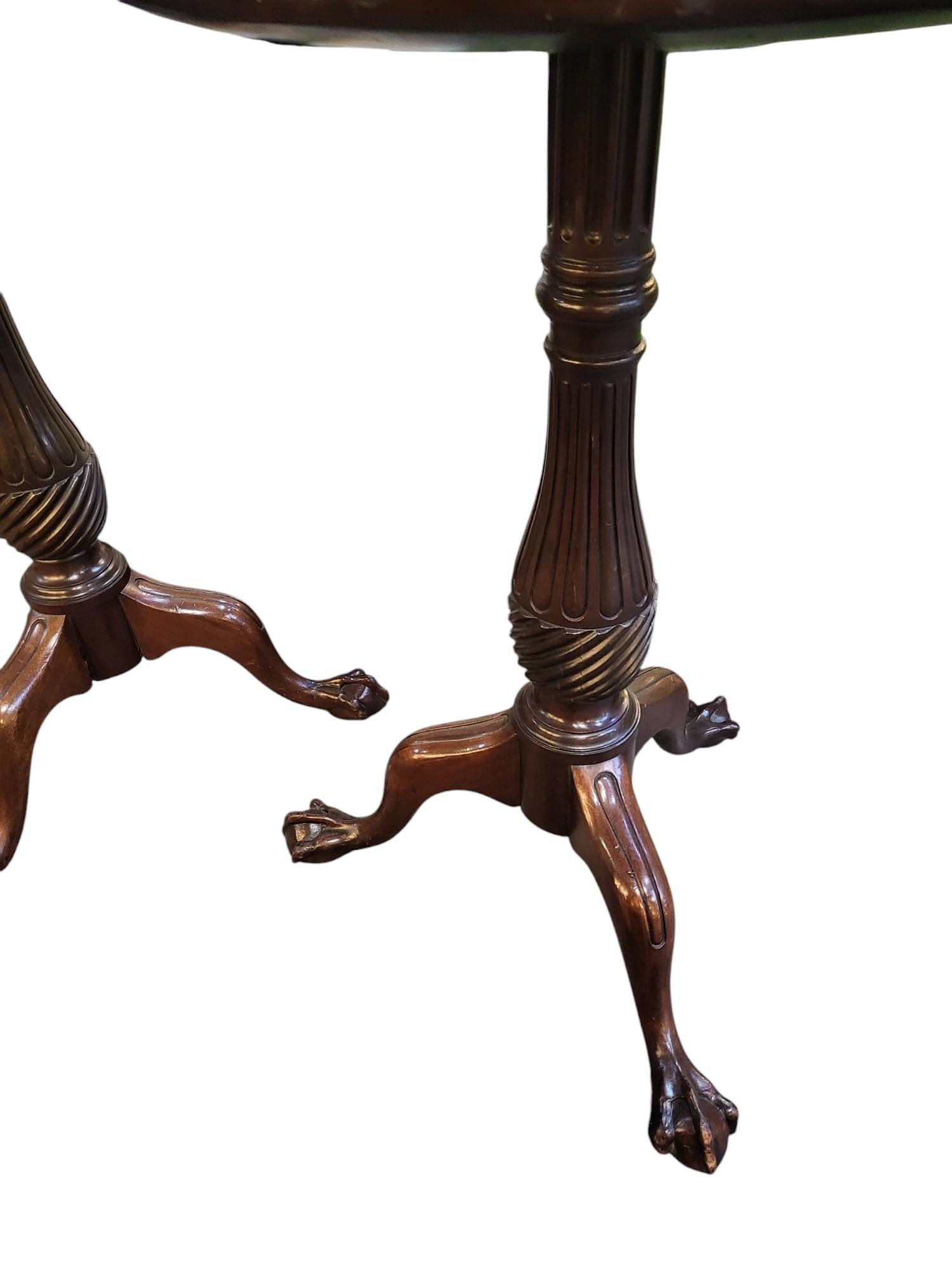 Britannique Paire de tables d'appoint à spécimen du 19e siècle en vente