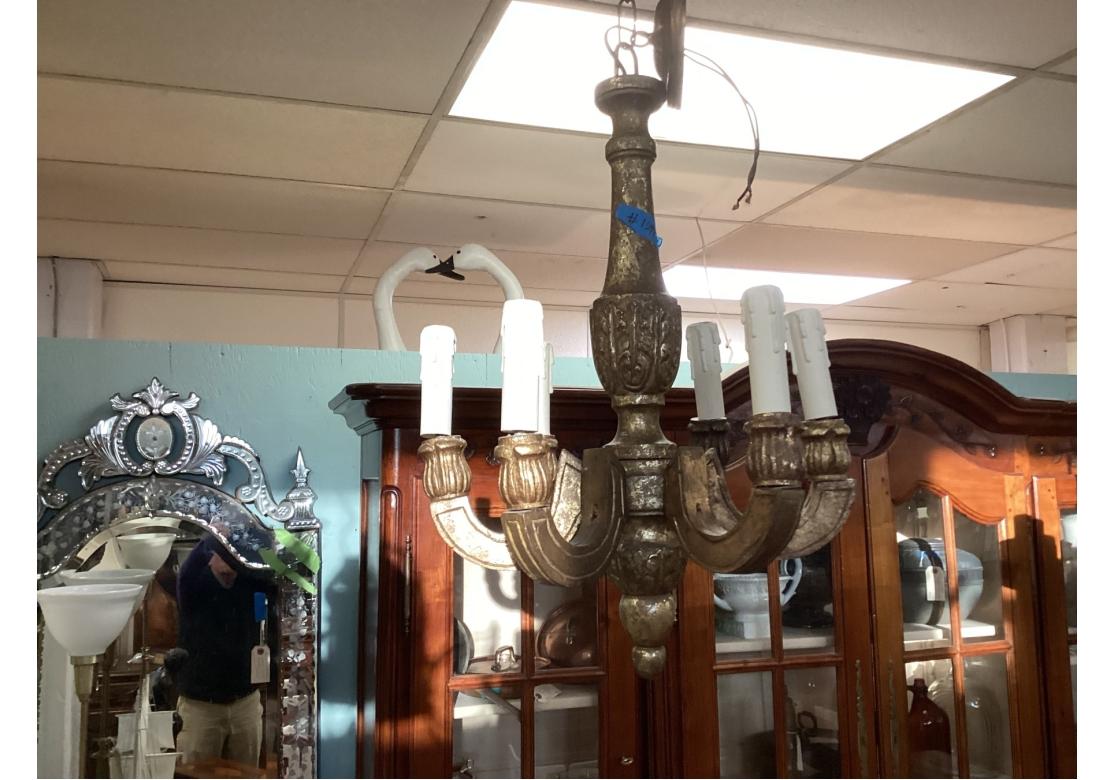 Feines Paar geschnitzter und vergoldeter Kronleuchter im Angebot 6