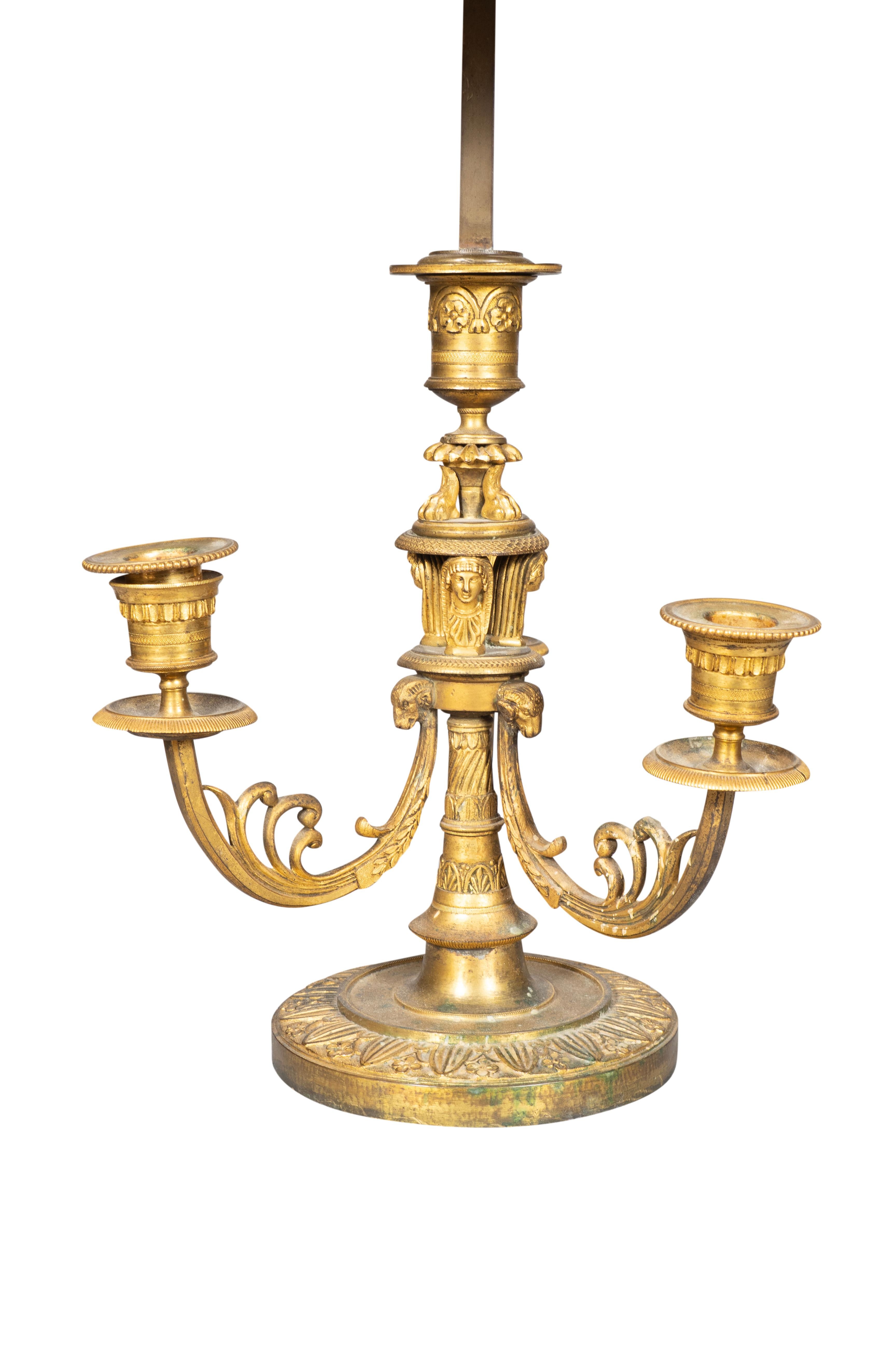 Fine paire de lampes Bouillotte en bronze doré de Charles X en vente 7