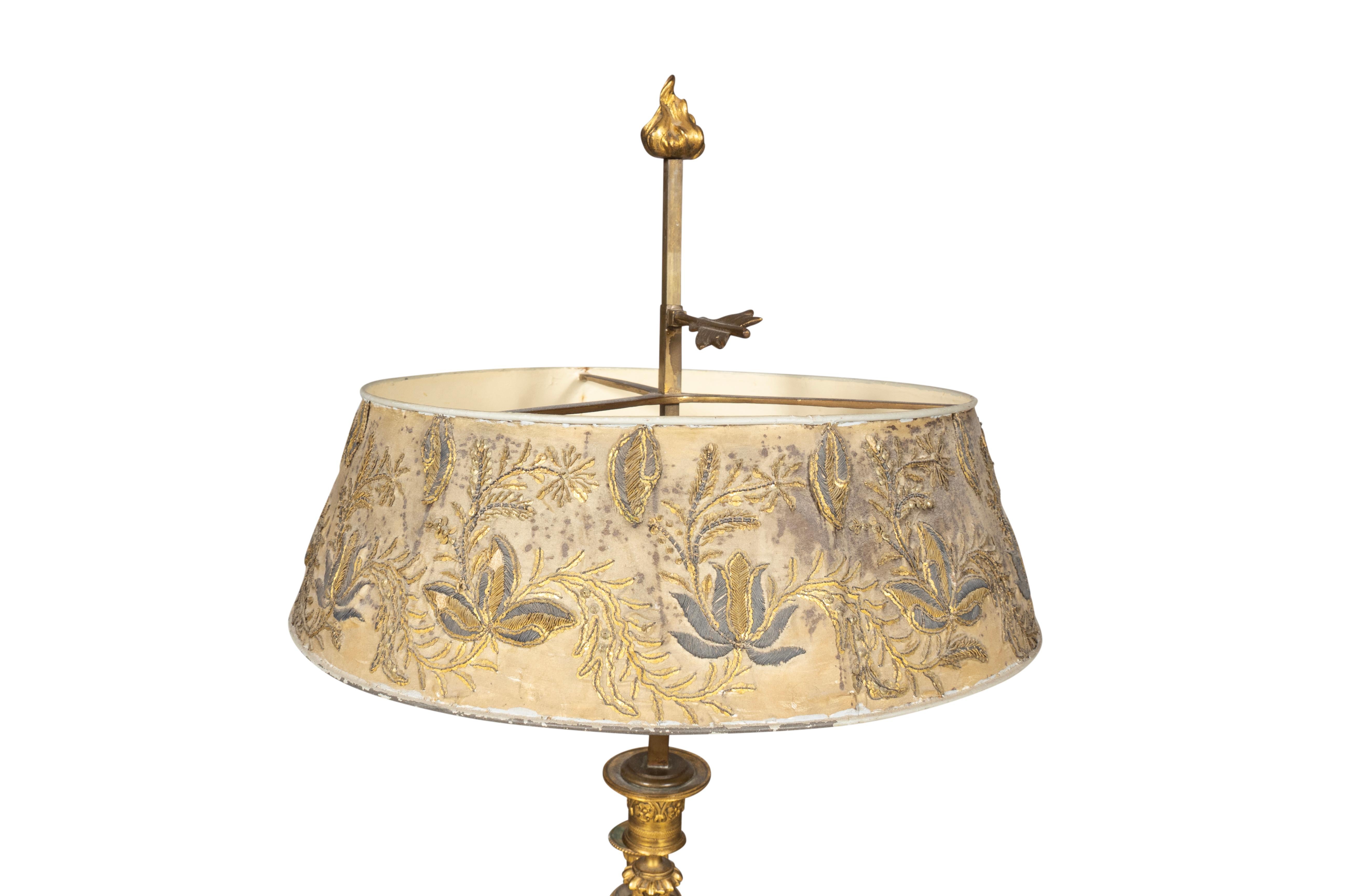 Fine paire de lampes Bouillotte en bronze doré de Charles X en vente 9