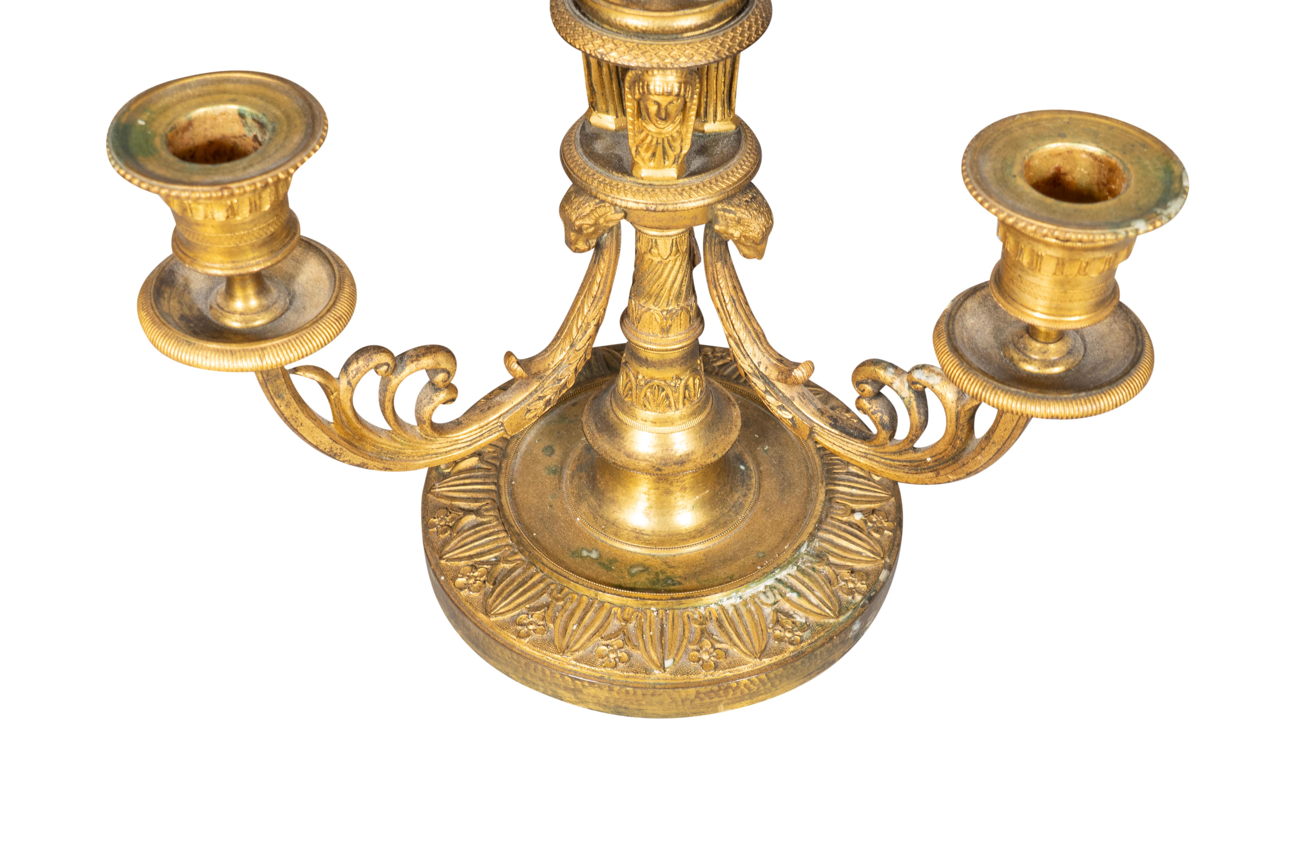 Fine paire de lampes Bouillotte en bronze doré de Charles X en vente 1