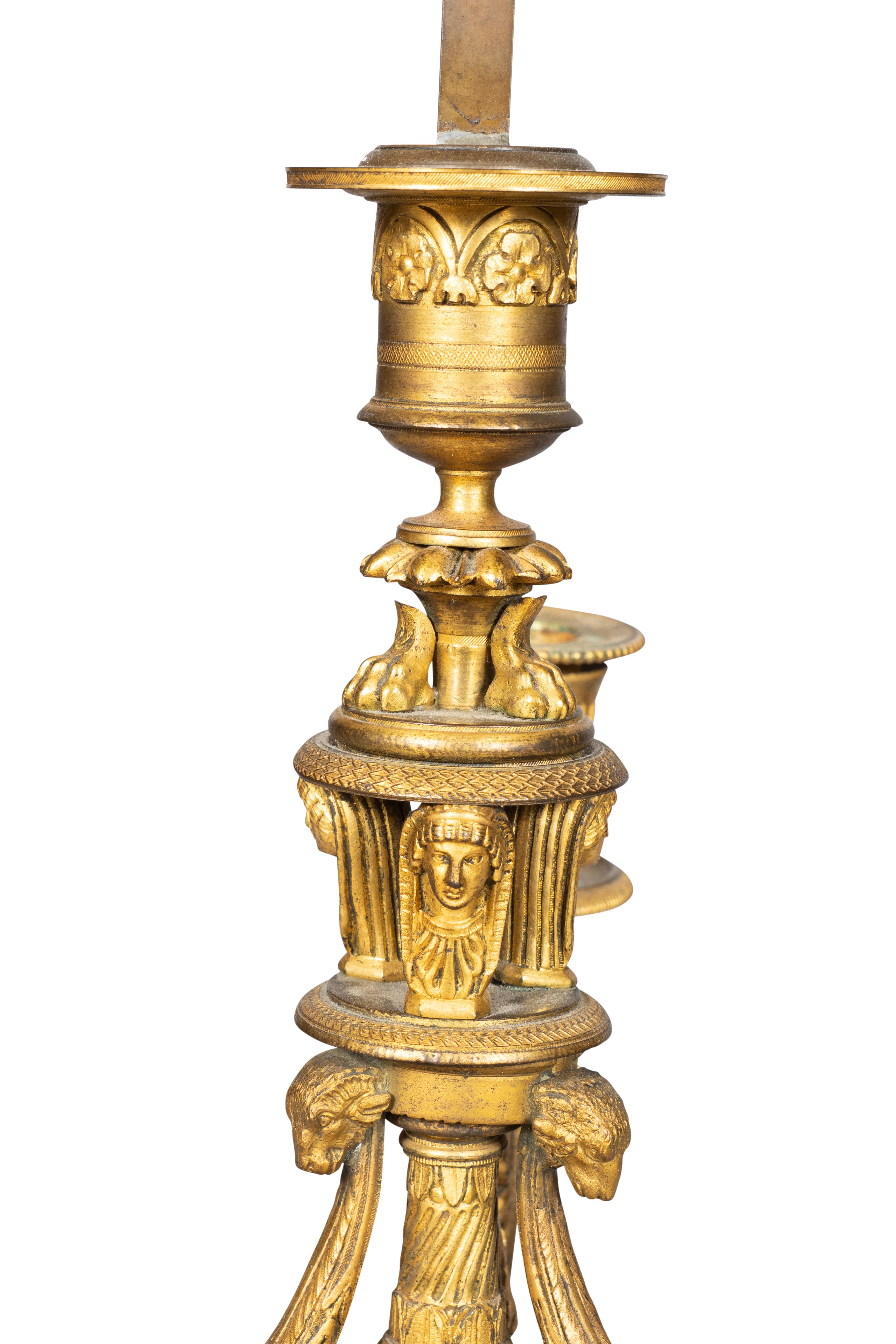 Fine paire de lampes Bouillotte en bronze doré de Charles X en vente 2
