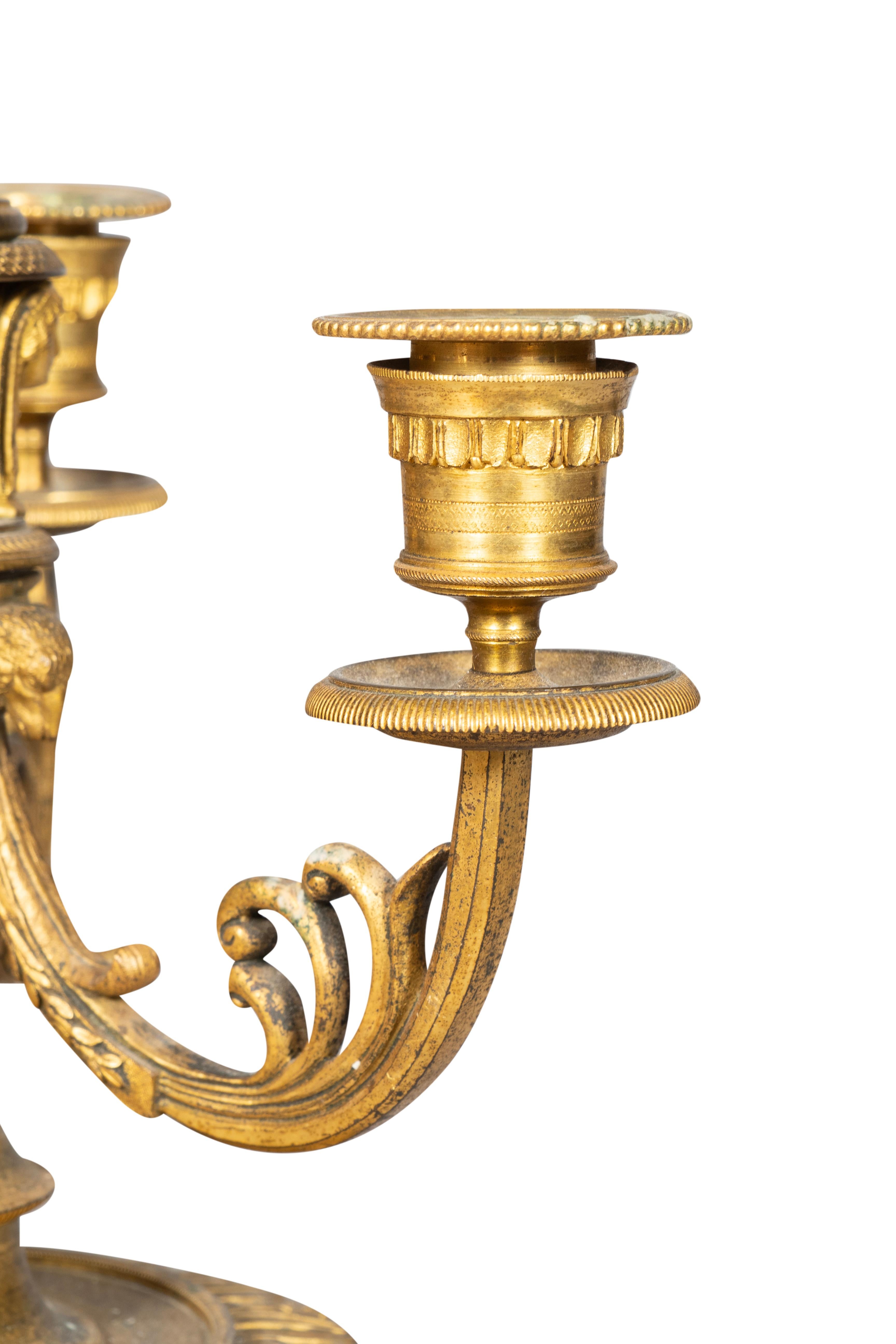 Fine paire de lampes Bouillotte en bronze doré de Charles X en vente 3
