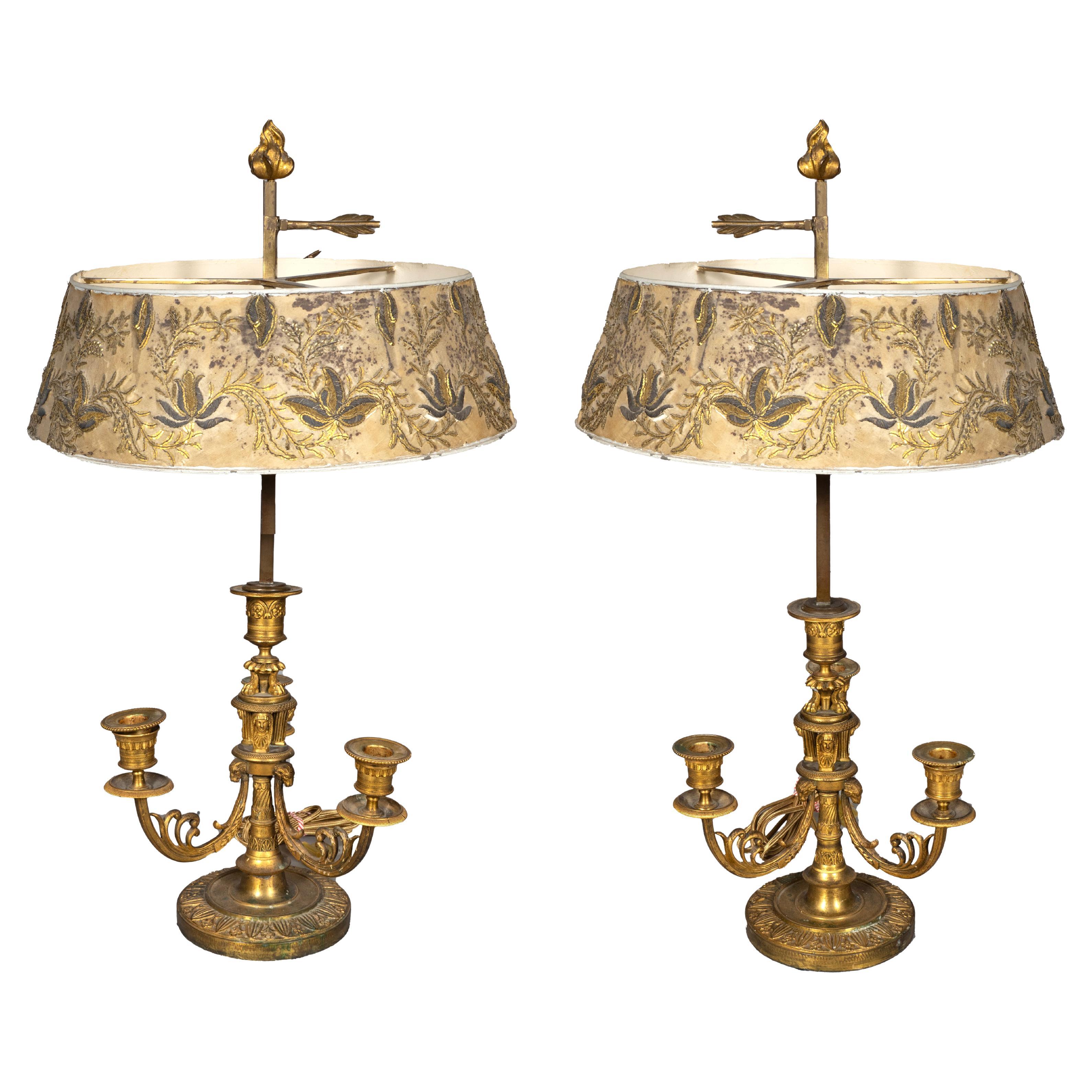 Fine paire de lampes Bouillotte en bronze doré de Charles X en vente