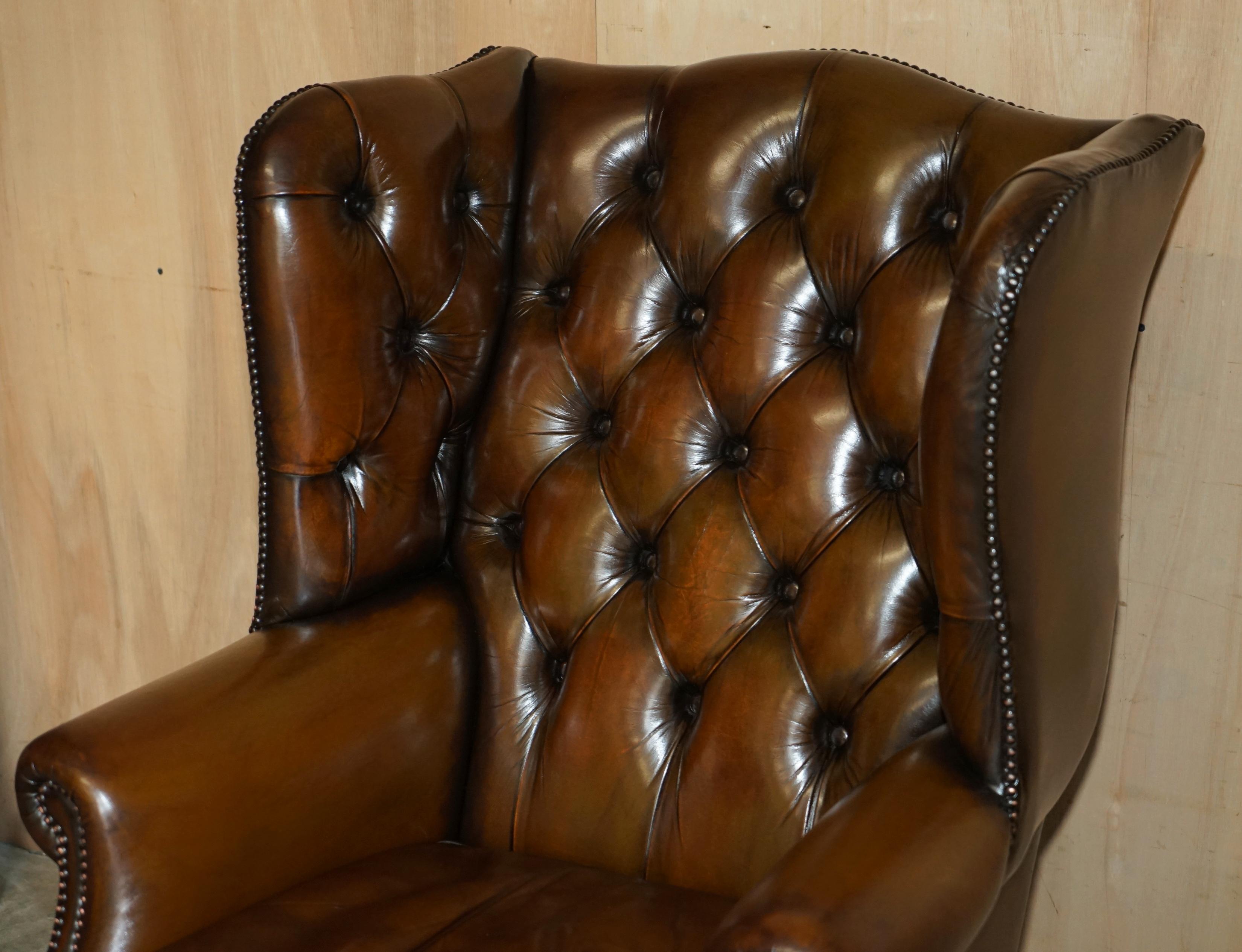 Hand-Crafted FINE PAIR OF CHESTERFIELD CHESTNUT BROWN LEATHER WINGBACK ARMCHAIRS & FOOTSTOOLs For Sale